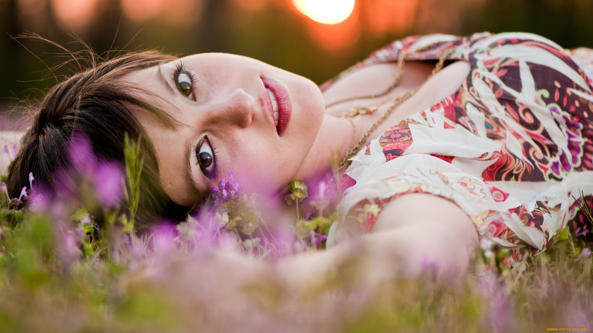 девушки, -unsort, , брюнетки, темноволосые, лицо, шатенка, цепочки, цветы, луг, трава