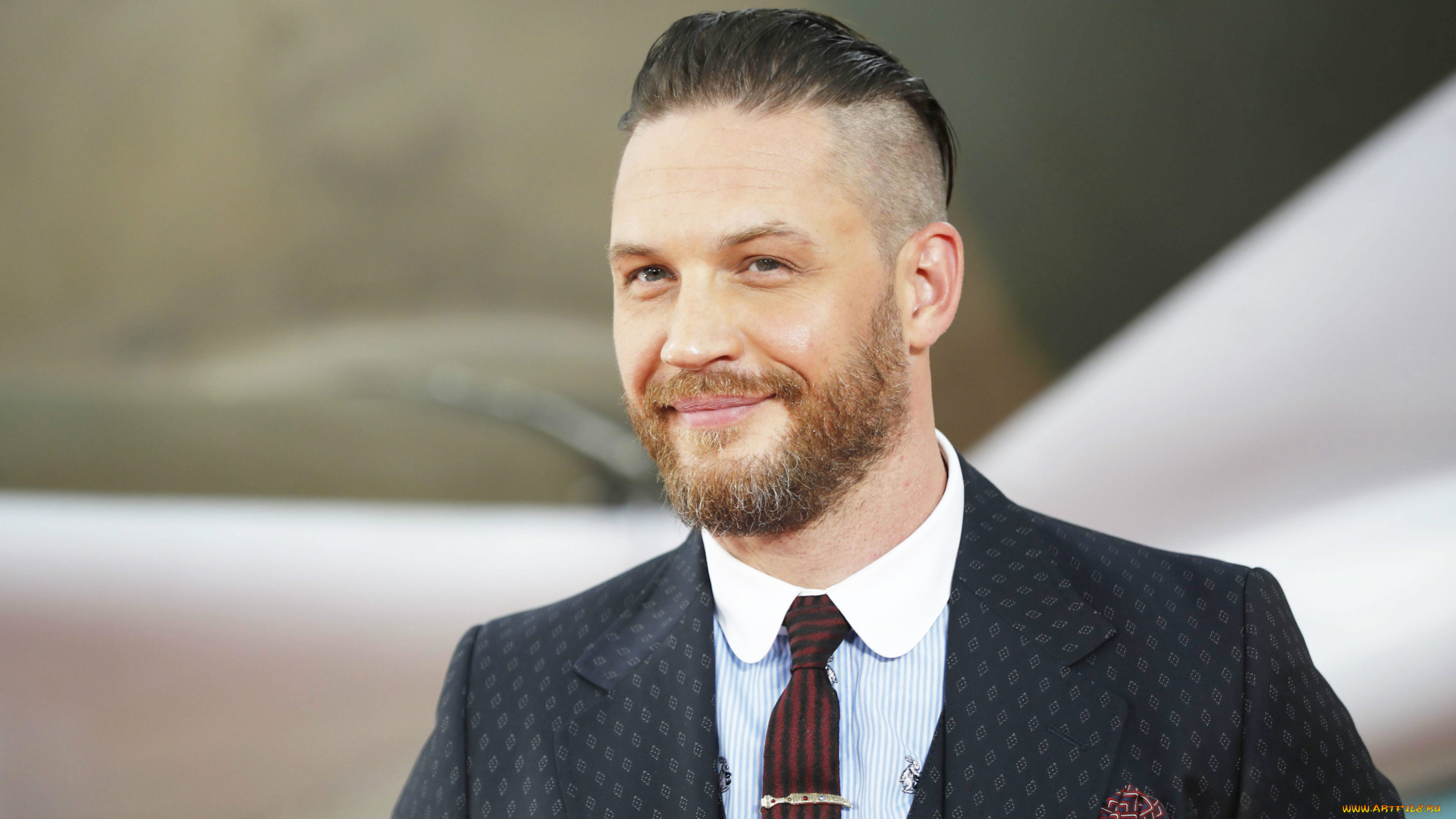мужчины, tom, hardy, актер, борода, улыбка, костюм