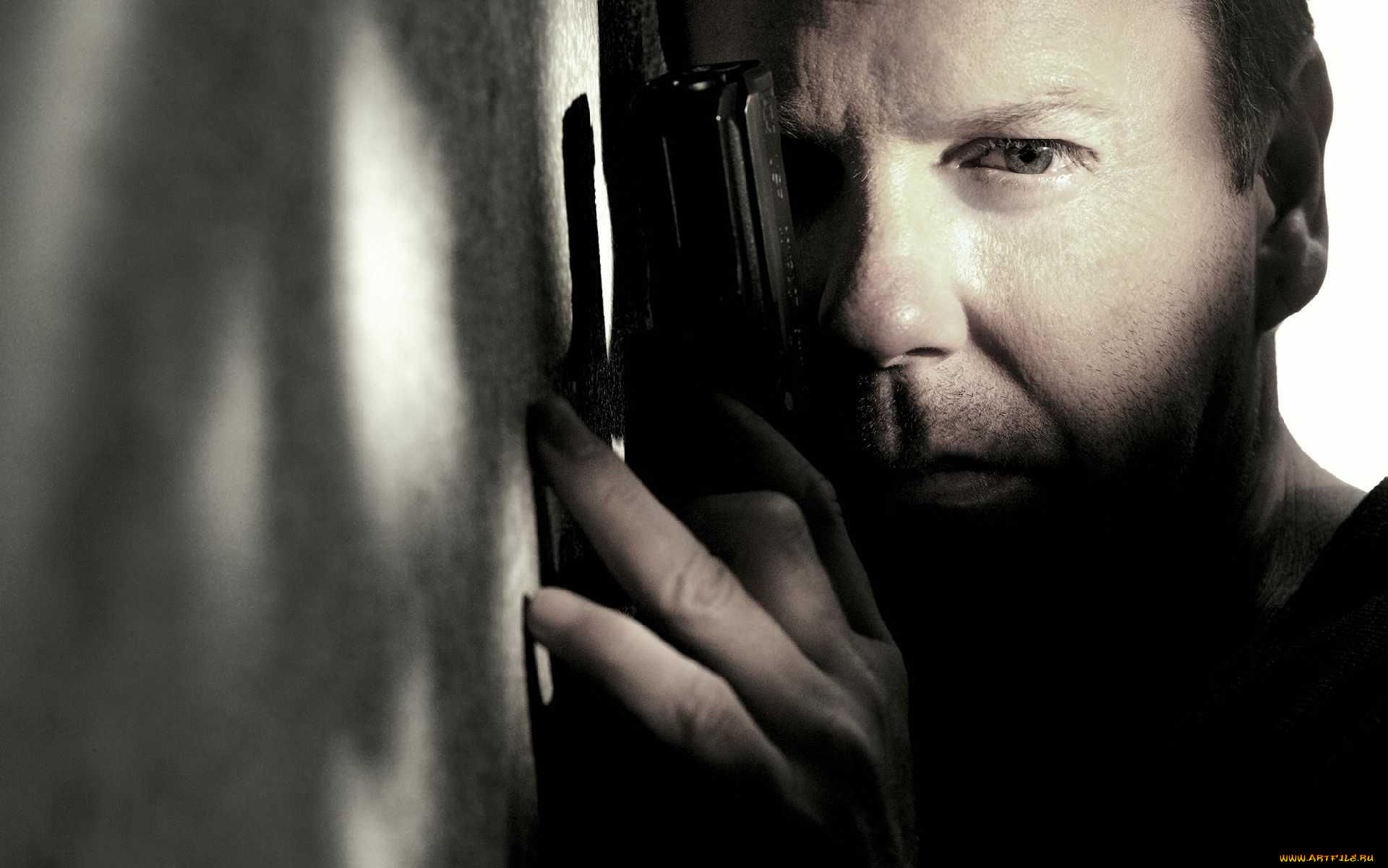 кино, фильмы, 24, пистолет, мужчина, лицо