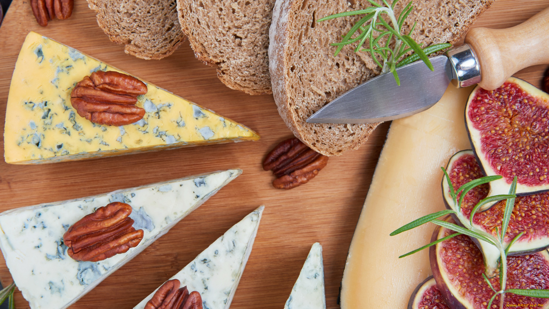 еда, сырные, изделия, хлеб, виноград, орехи, инжир, зелень, сыр