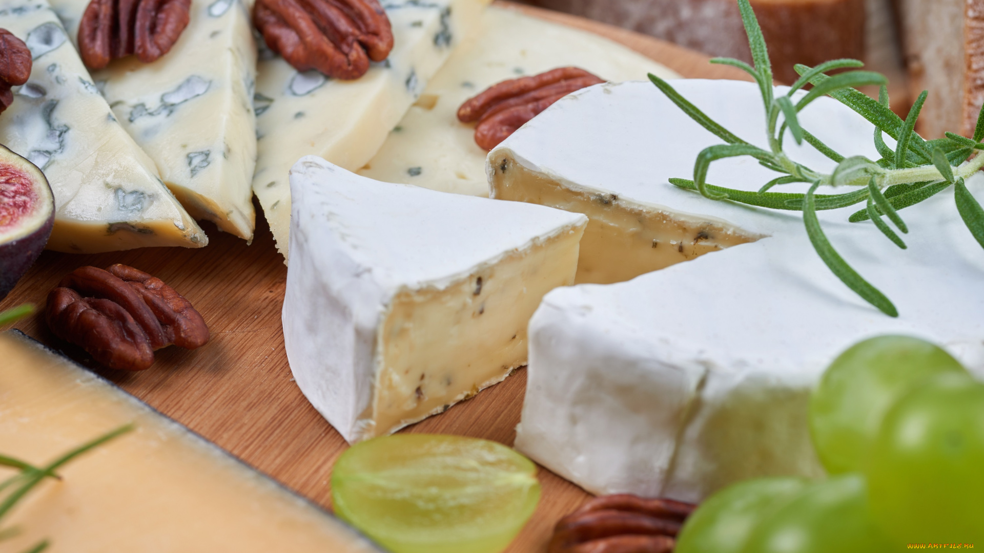 еда, сырные, изделия, хлеб, виноград, зелень, орехи, инжир, сыр