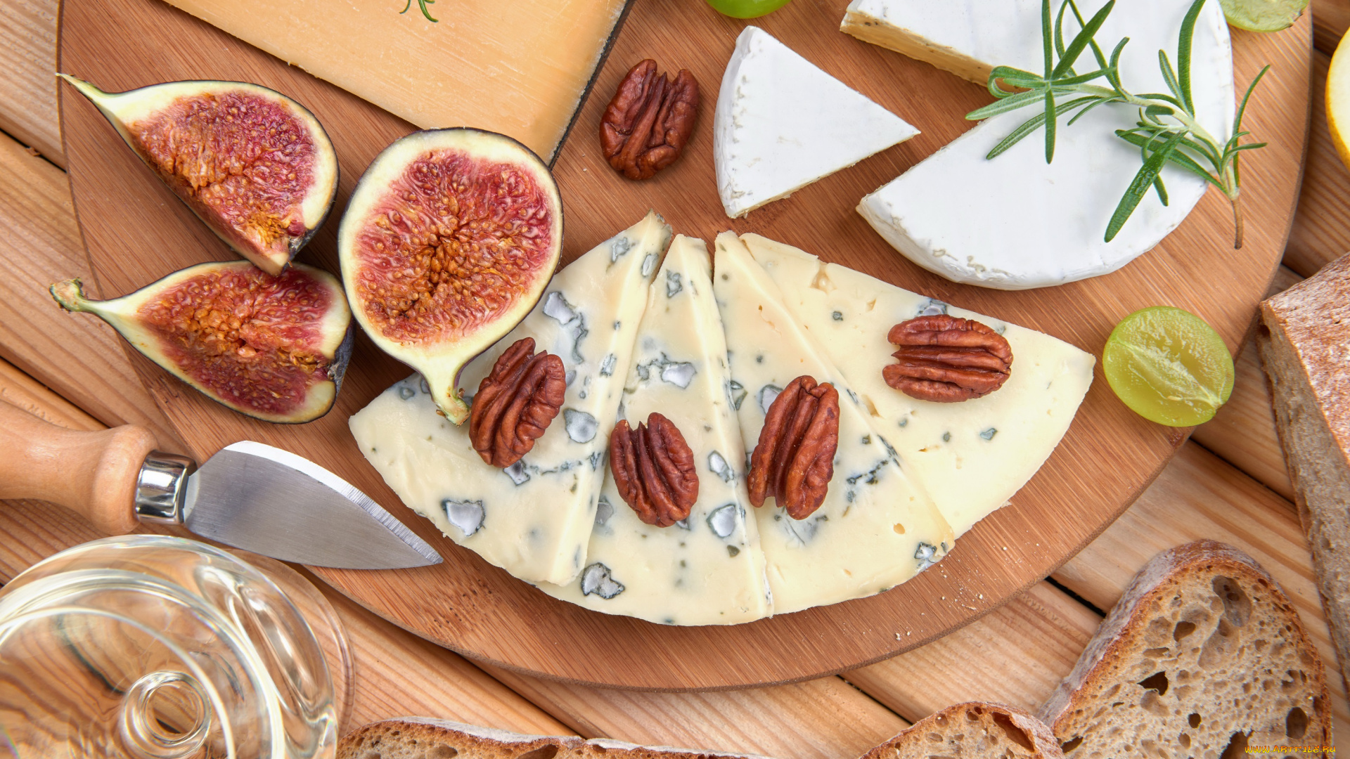еда, сырные, изделия, орехи, хлеб, виноград, зелень, инжир, сыр