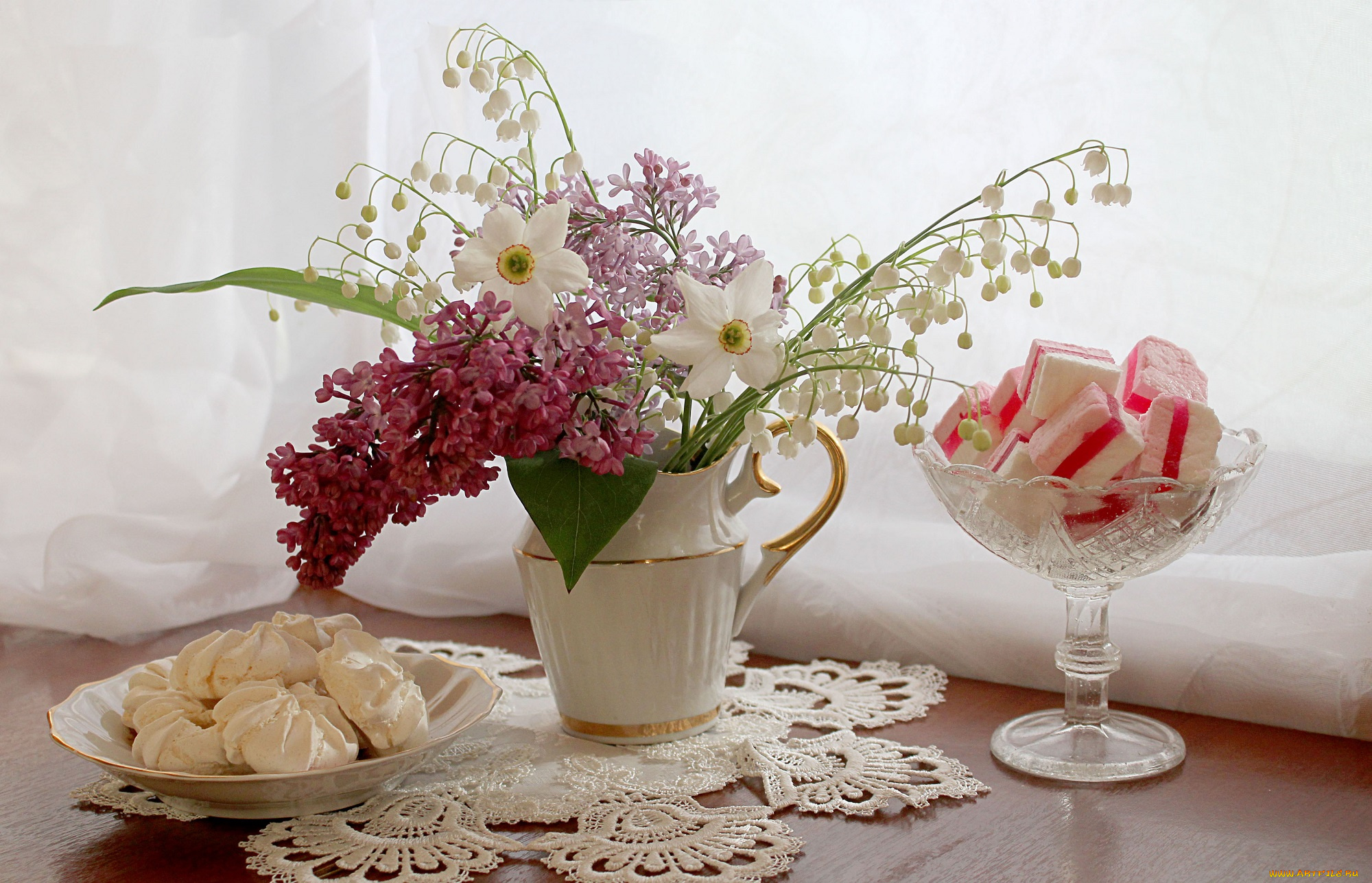 еда, натюрморт, сирень, май, нарциссы, ландыши, сладости, цветы