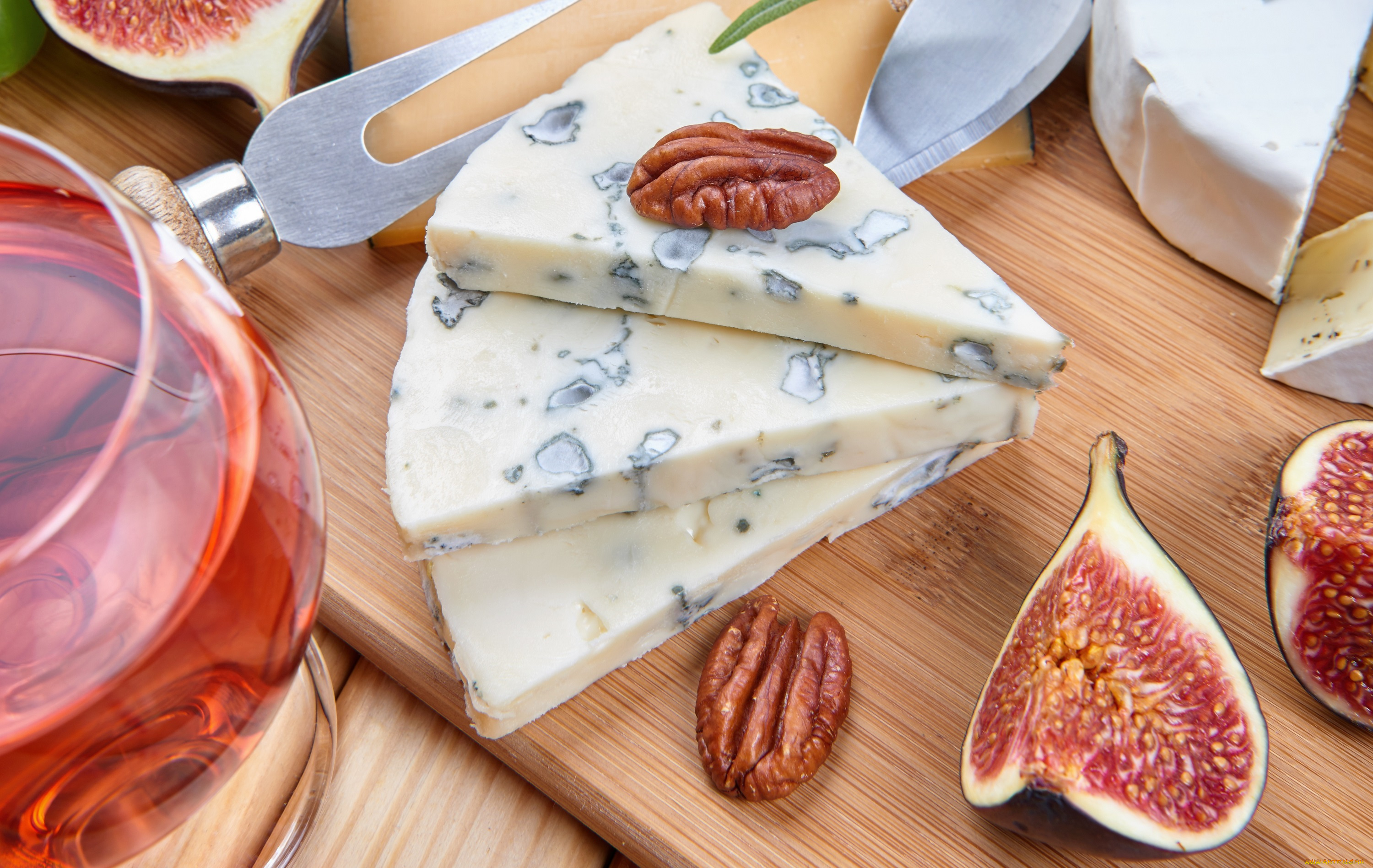 еда, сырные, изделия, сыр, хлеб, виноград, орехи, инжир, зелень