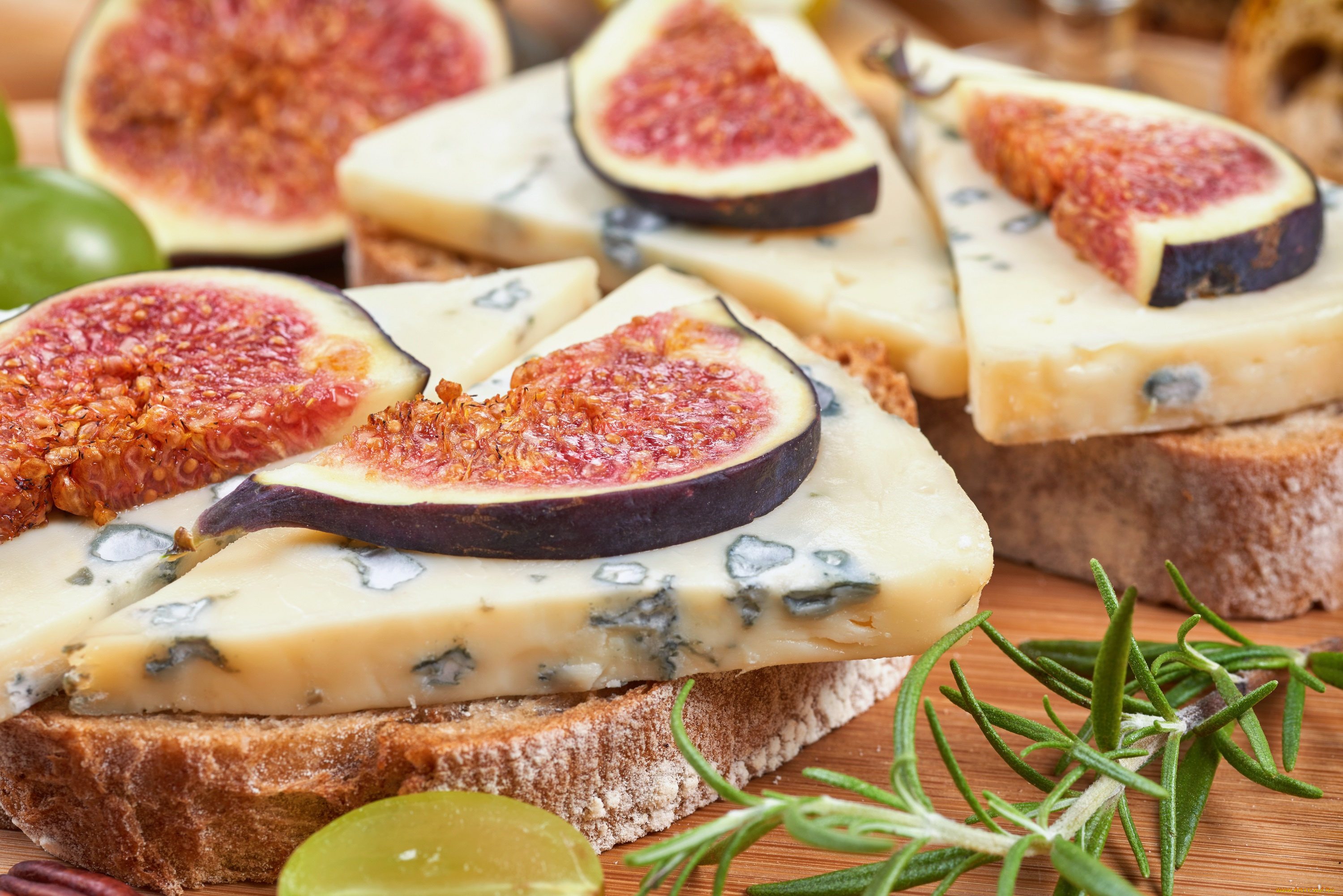 еда, сырные, изделия, хлеб, виноград, орехи, зелень, инжир, сыр