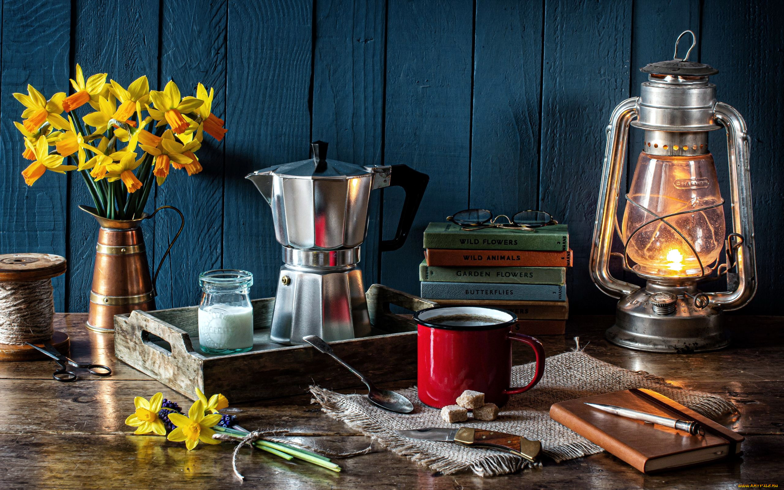 еда, натюрморт, лампа, нарциссы, кофе, книги
