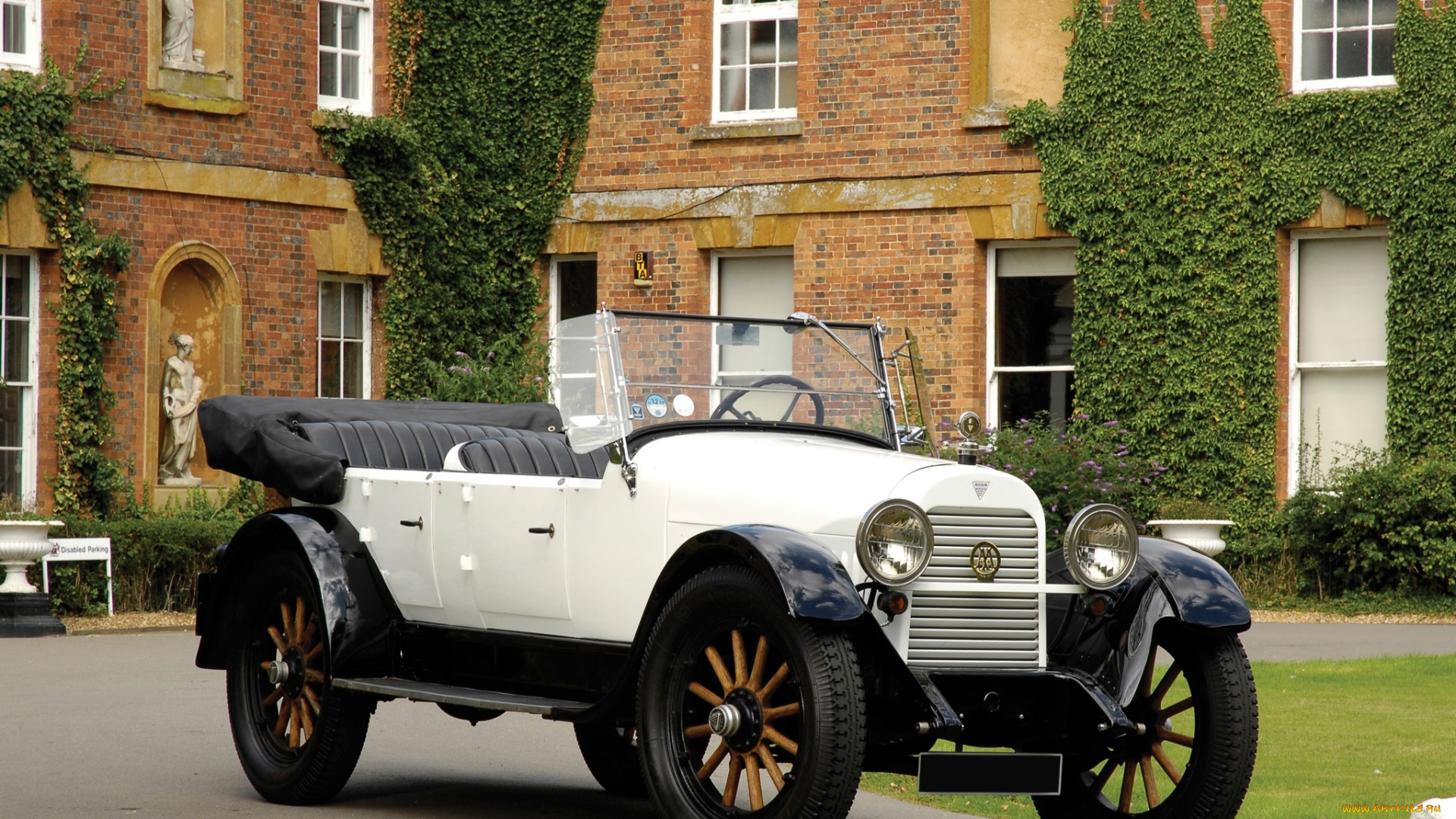 автомобили, классика, трава, дорога, здание, автомобиль, статуи, плющ