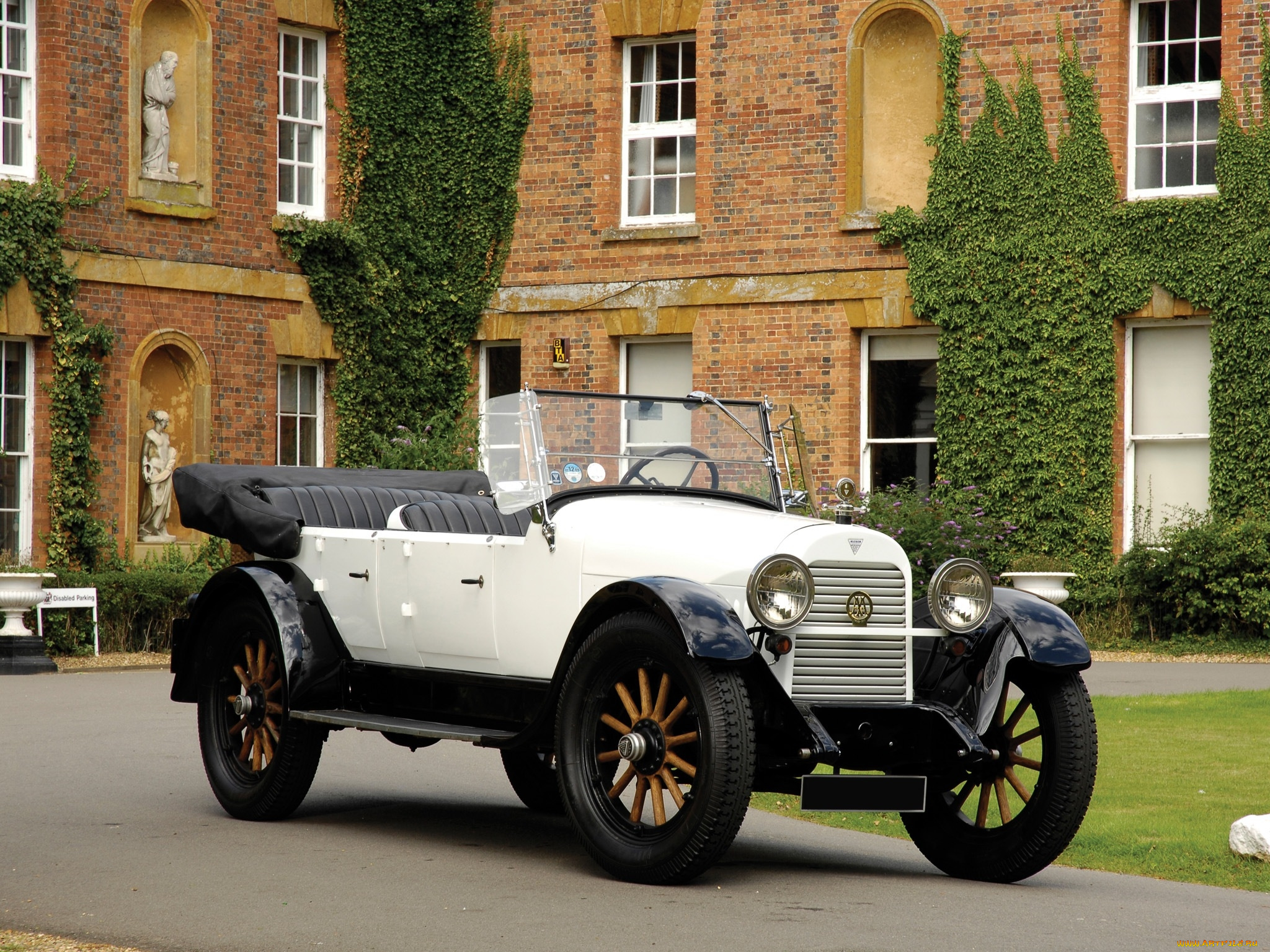 автомобили, классика, трава, дорога, здание, автомобиль, статуи, плющ