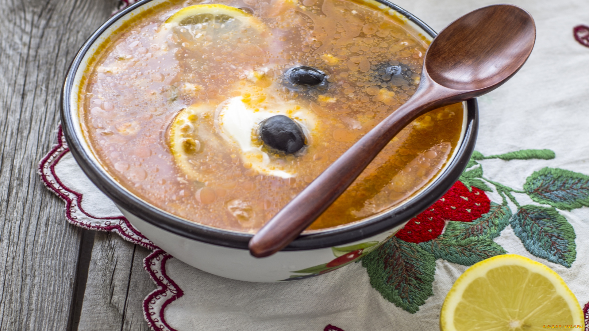 еда, первые, блюда, лимон, оливки, уха, ложка, тарелка