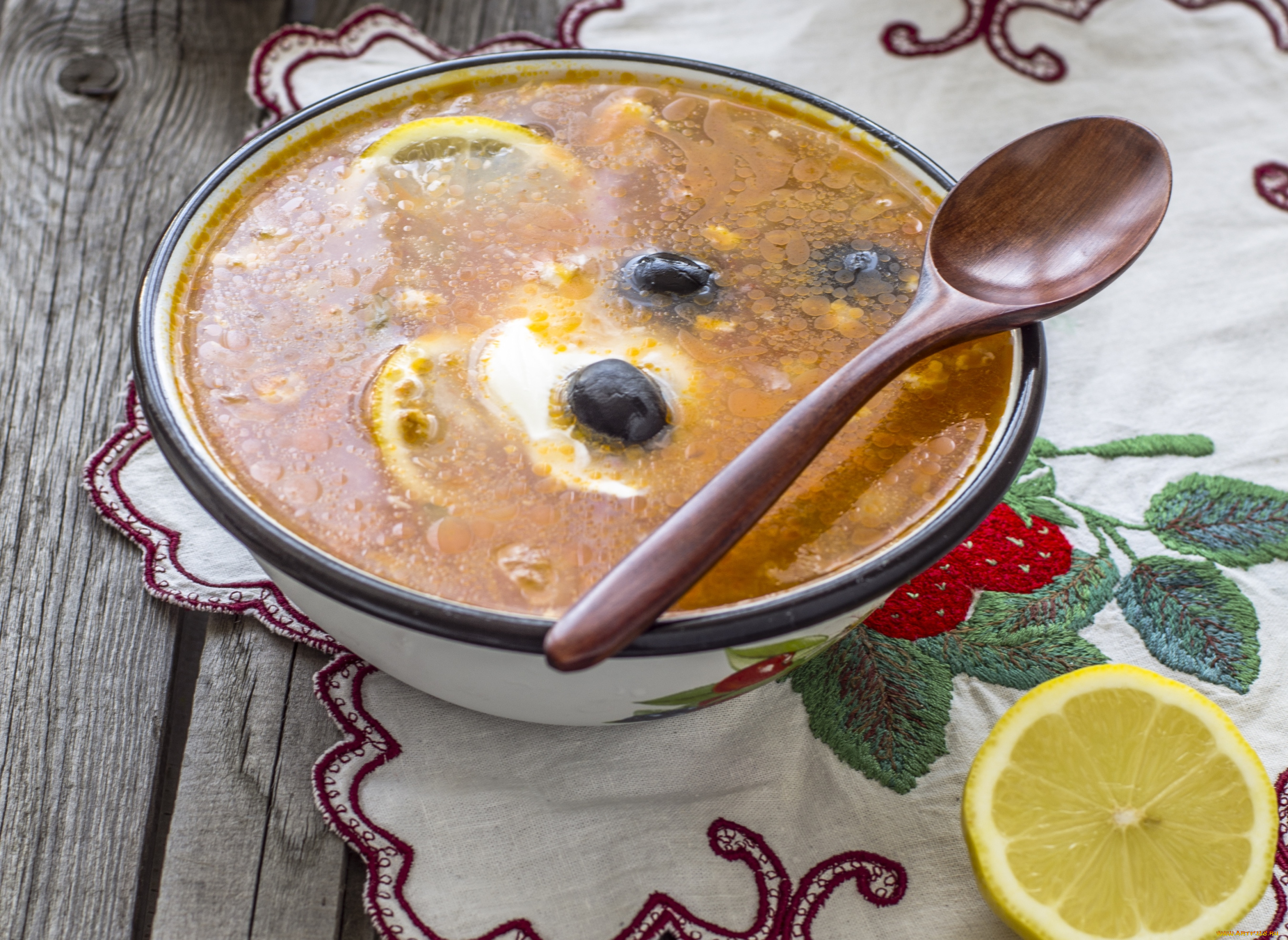 еда, первые, блюда, лимон, оливки, уха, ложка, тарелка