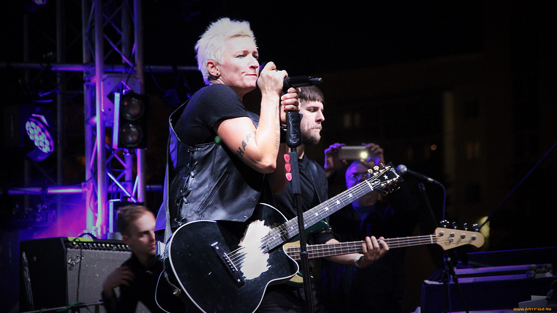 диана, арбенина, музыка, ночные, снайперы, гитара, певица, микрофон, женщина, концерт, мужчина