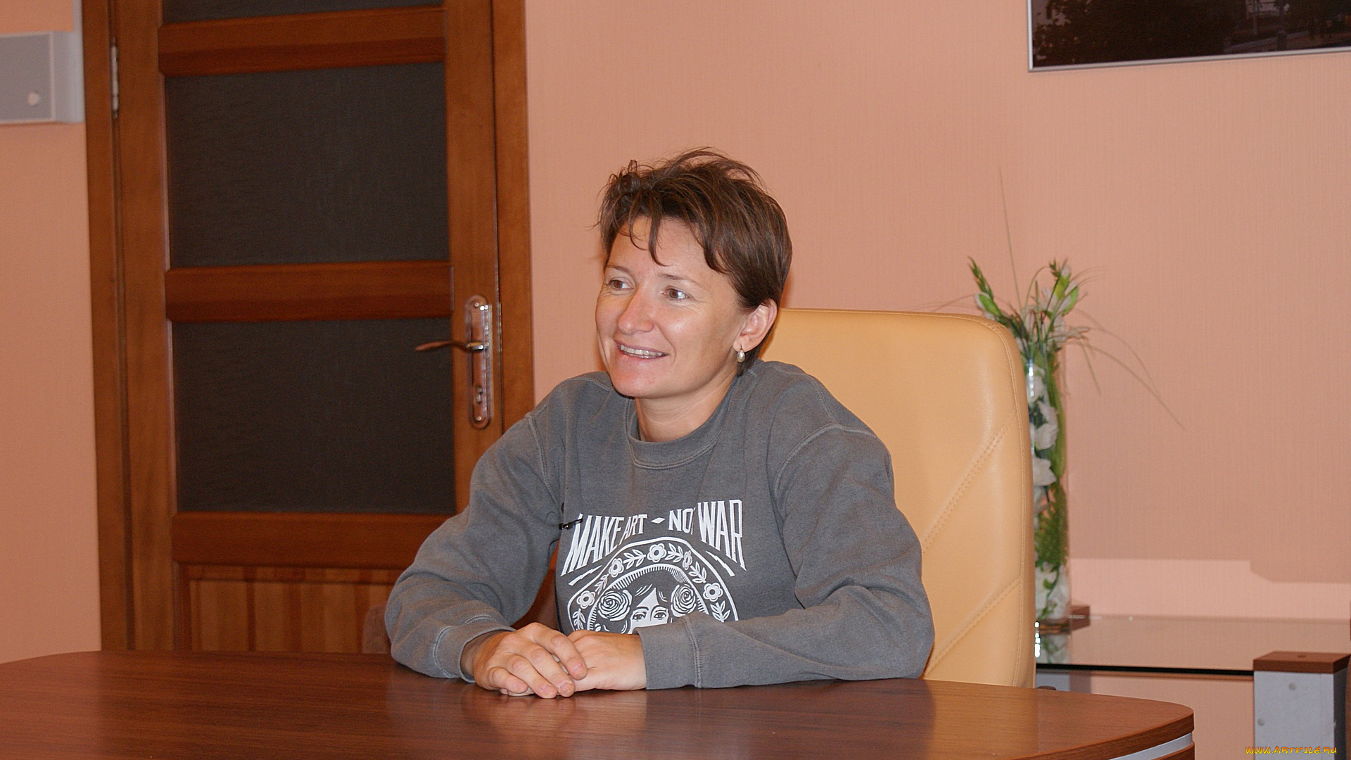 диана, арбенина, музыка, ночные, снайперы, стол, дверь, картина, певица, женщина