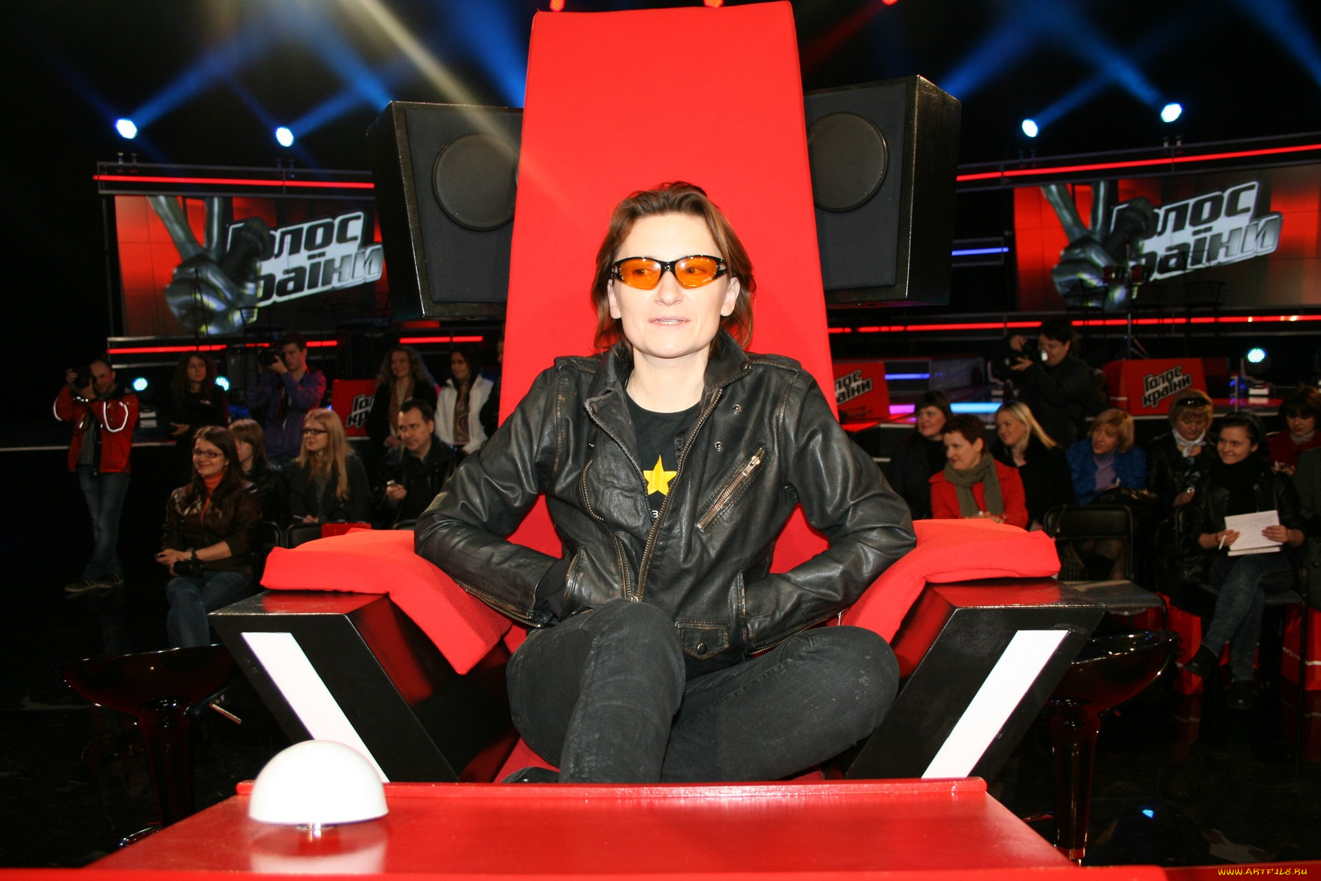 диана, арбенина, музыка, ночные, снайперы, певица, очки, кресло, люди, женщина