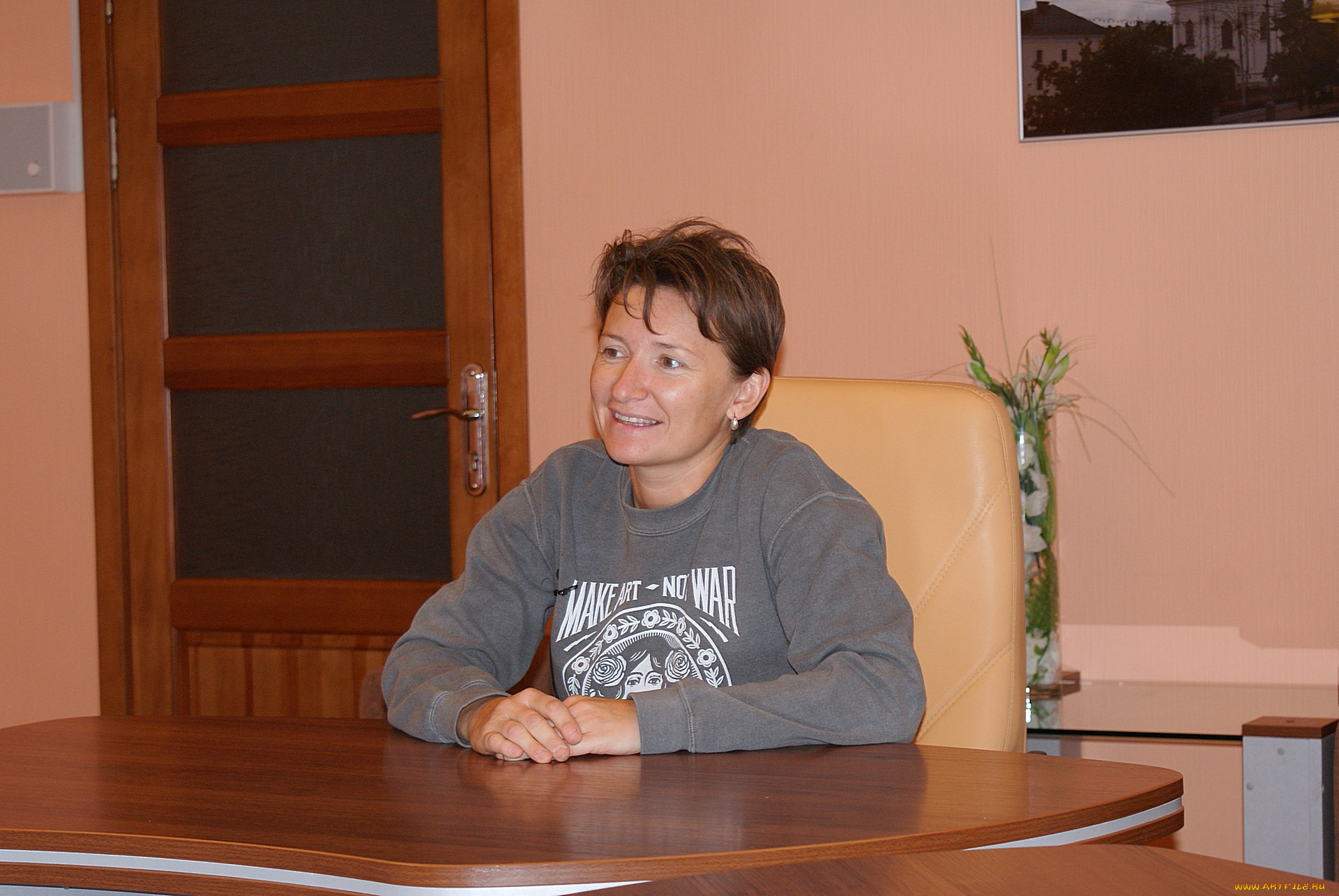 диана, арбенина, музыка, ночные, снайперы, стол, дверь, картина, певица, женщина