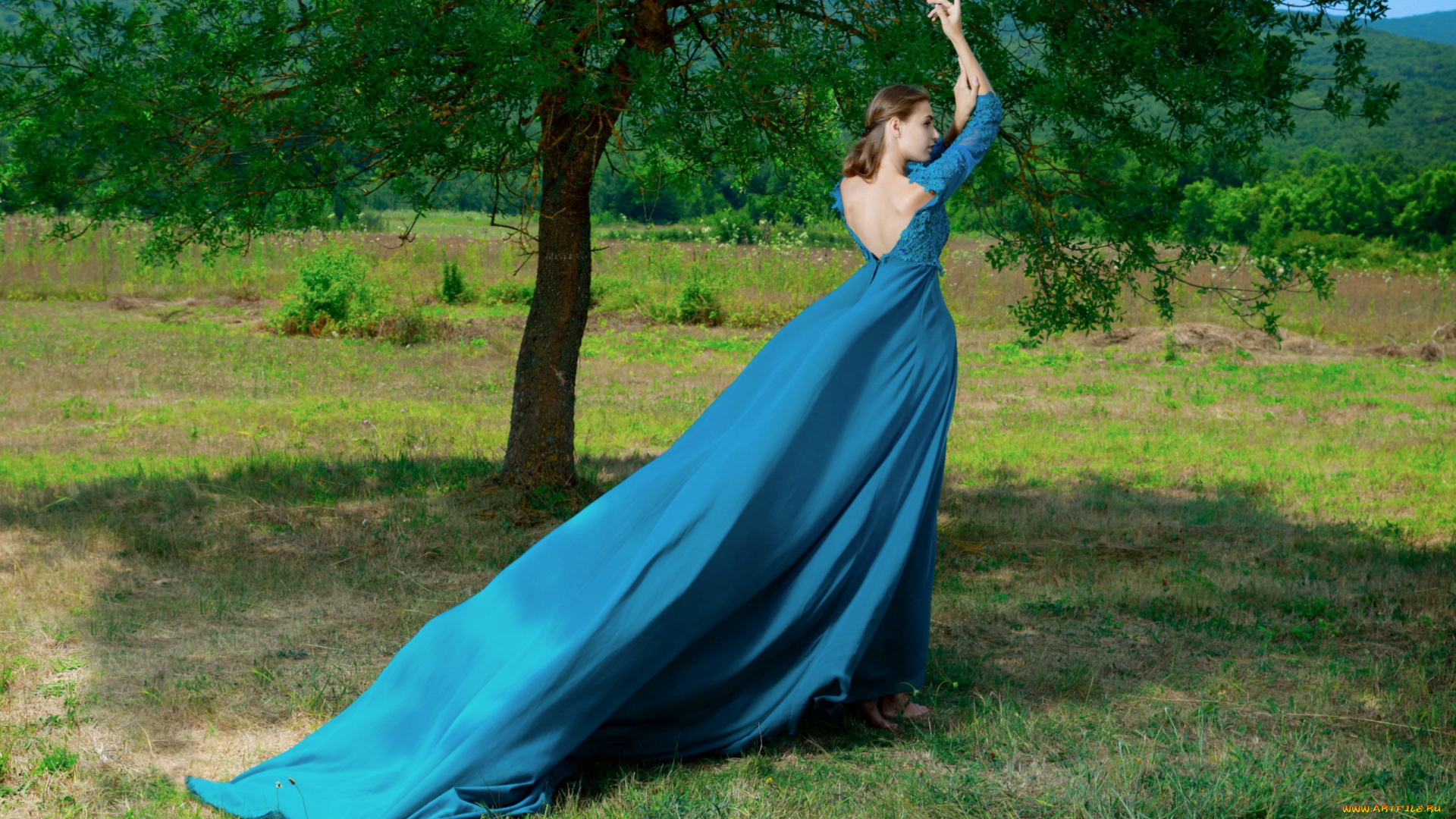 девушки, elle, tan, дерево, платье, поза