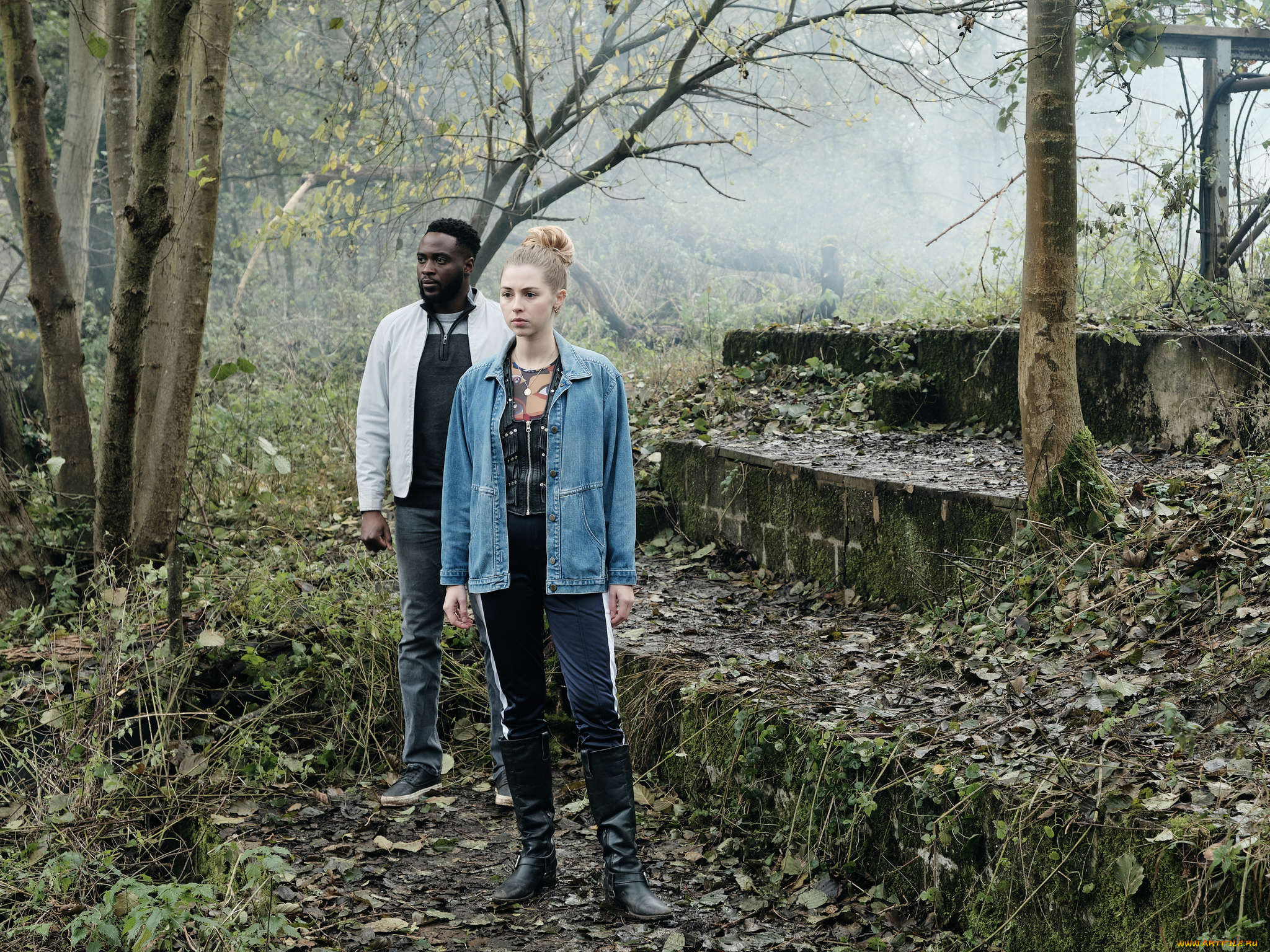 кино, фильмы, we, hunt, together, , сериал, девушка, мужчина, ступени, лес