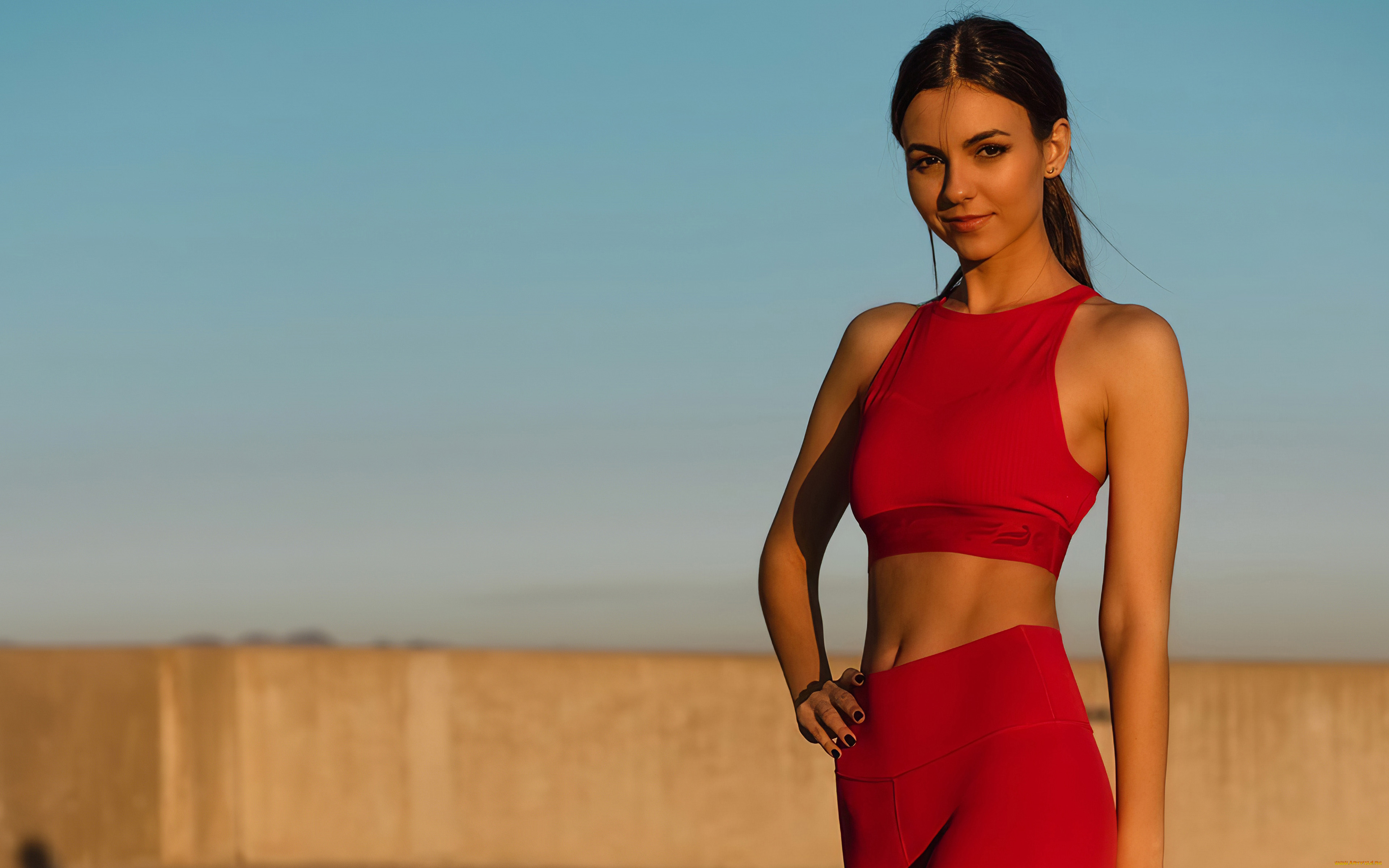 девушки, victoria, justice, поза, улыбка