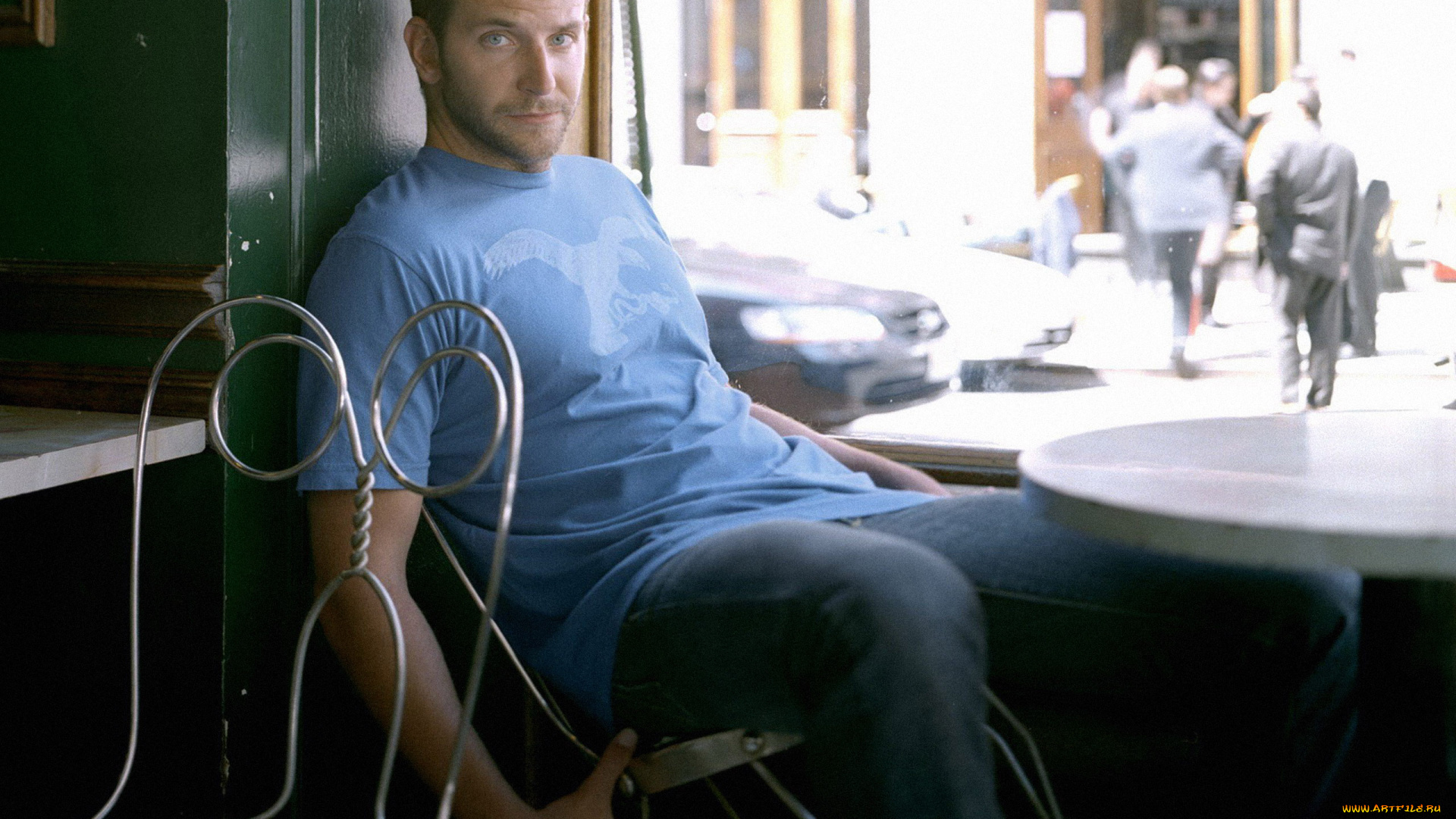 мужчины, bradley, cooper, актер, футболка, окно