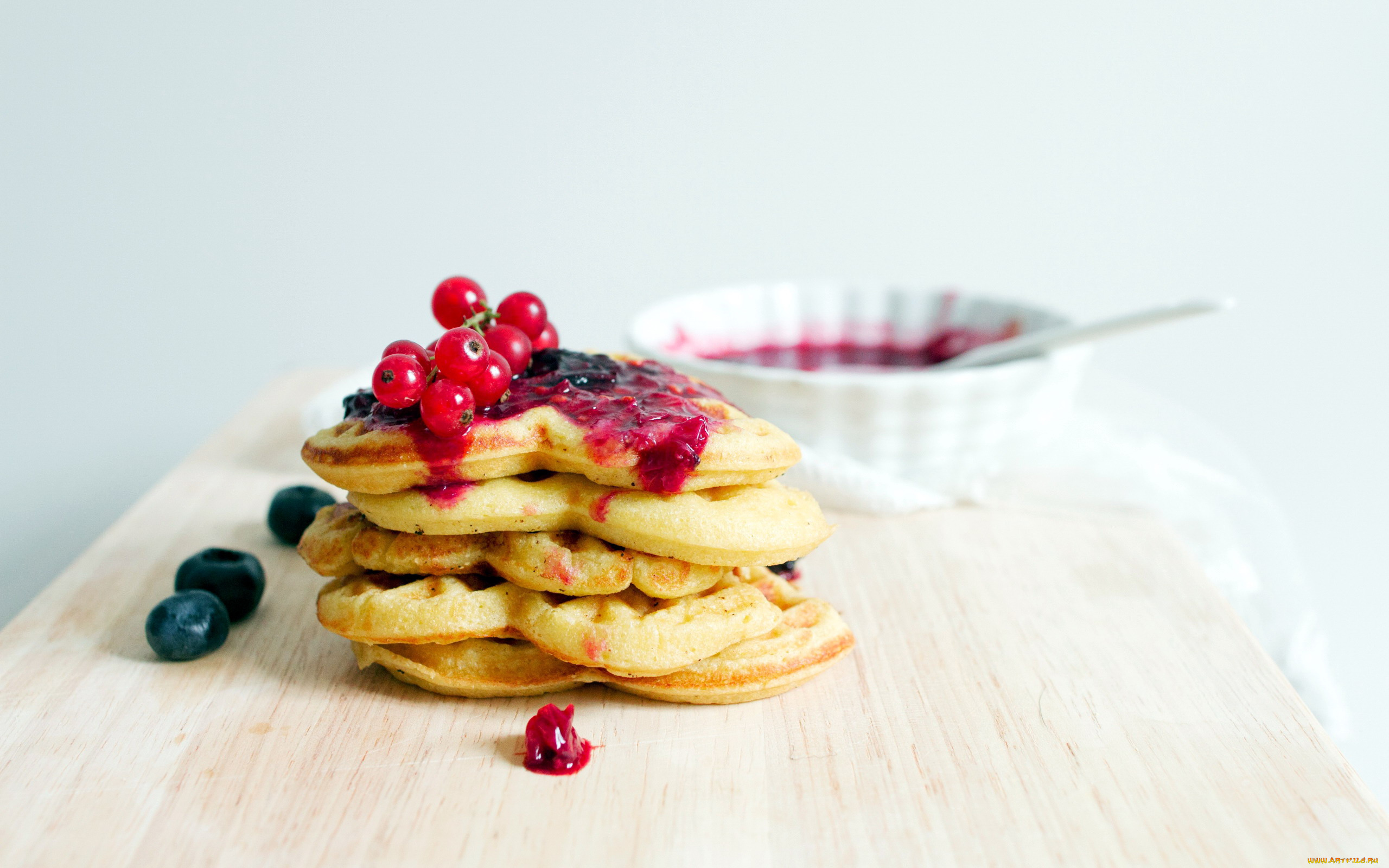 еда, блины, , оладьи, смородина, варенье, ягоды, черника