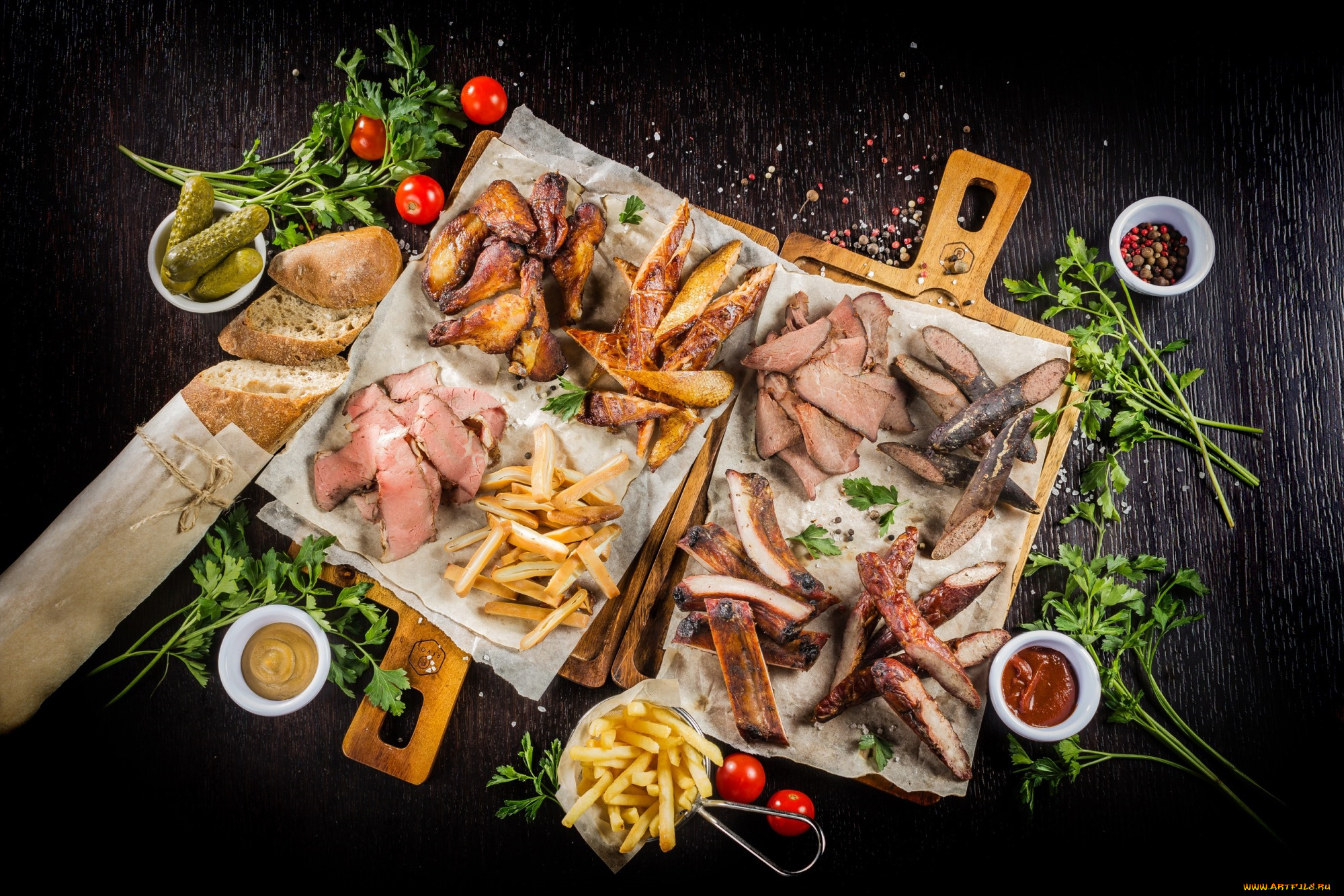 еда, мясные, блюда, колбаски, ассорти, картофель, закуска, огурцы, соус, помидоры, мясо, зелень