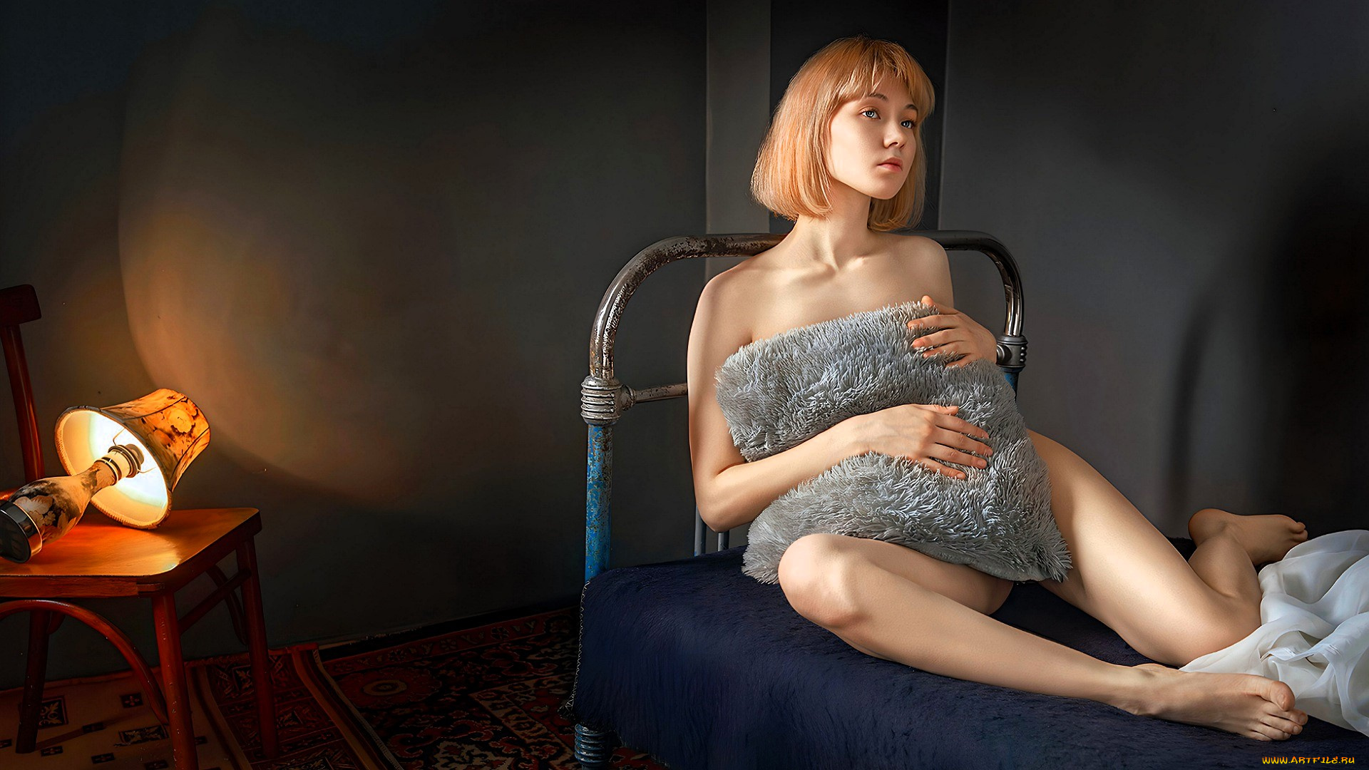 девушки, -, блондинки, , светловолосые, блондинка, подушка, кровать, ковер, торшер, стул