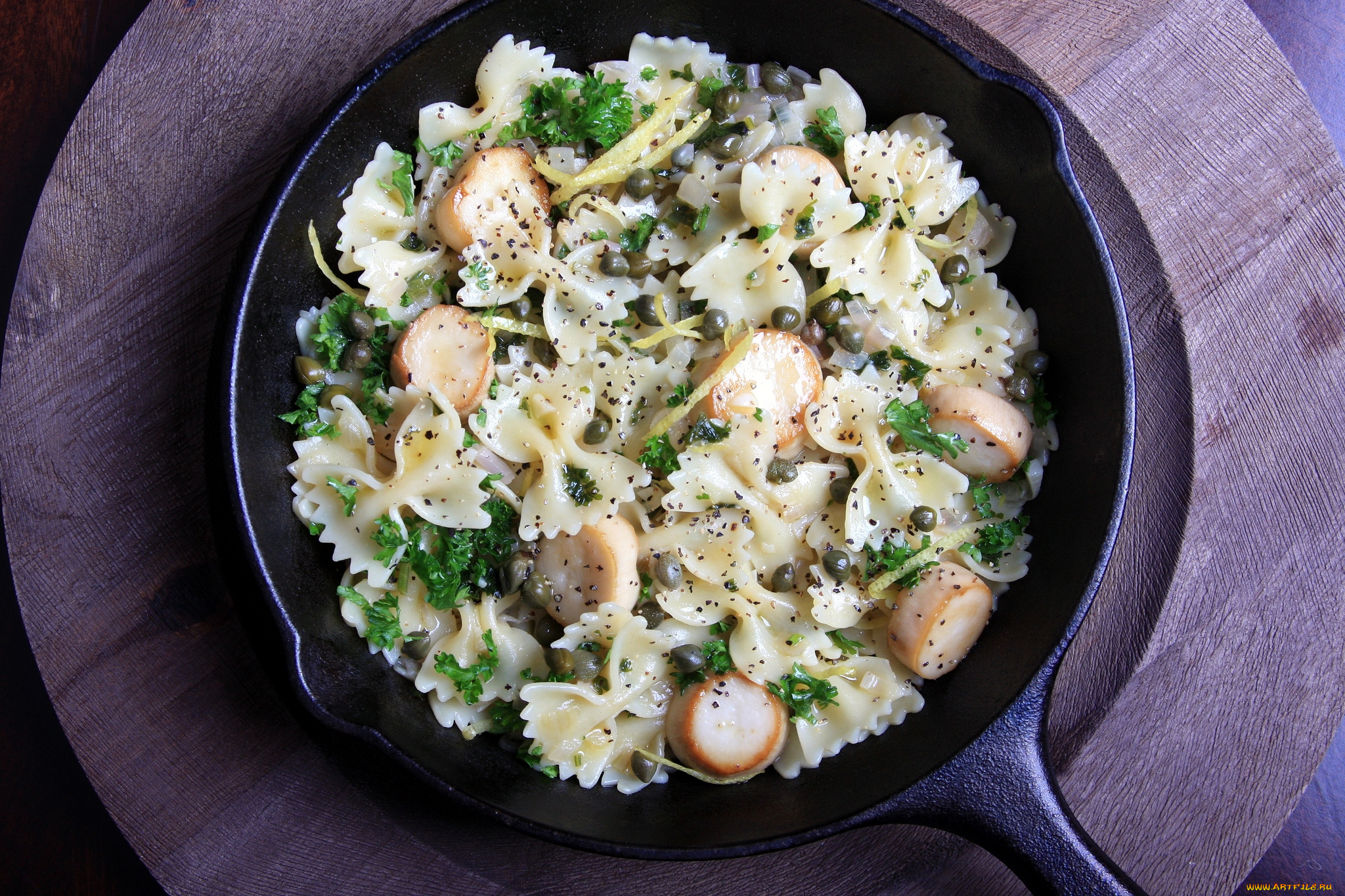 еда, макаронные, блюда, бантики, каперсы, колбаски, сковорода