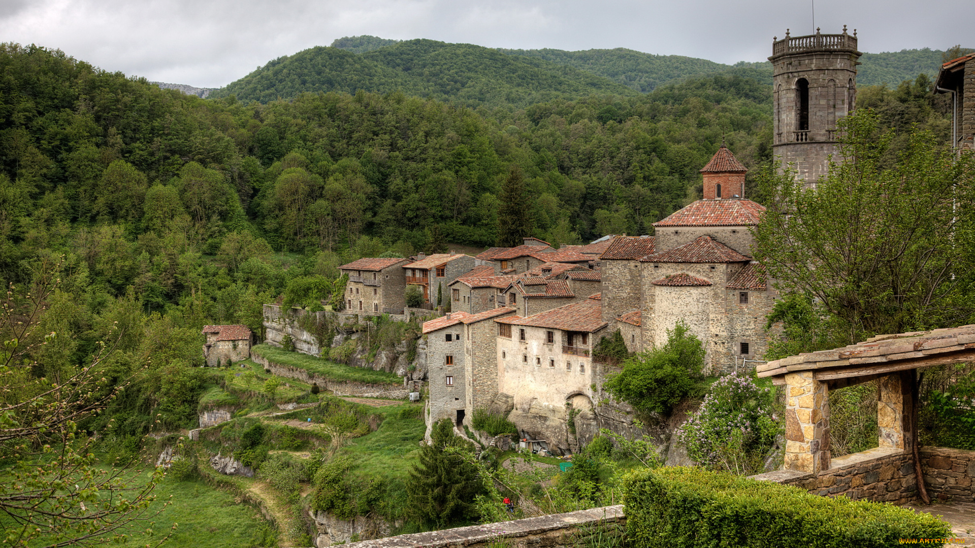 испания, каталония, бесалу, города, здания, дома, дороги, лес, горы