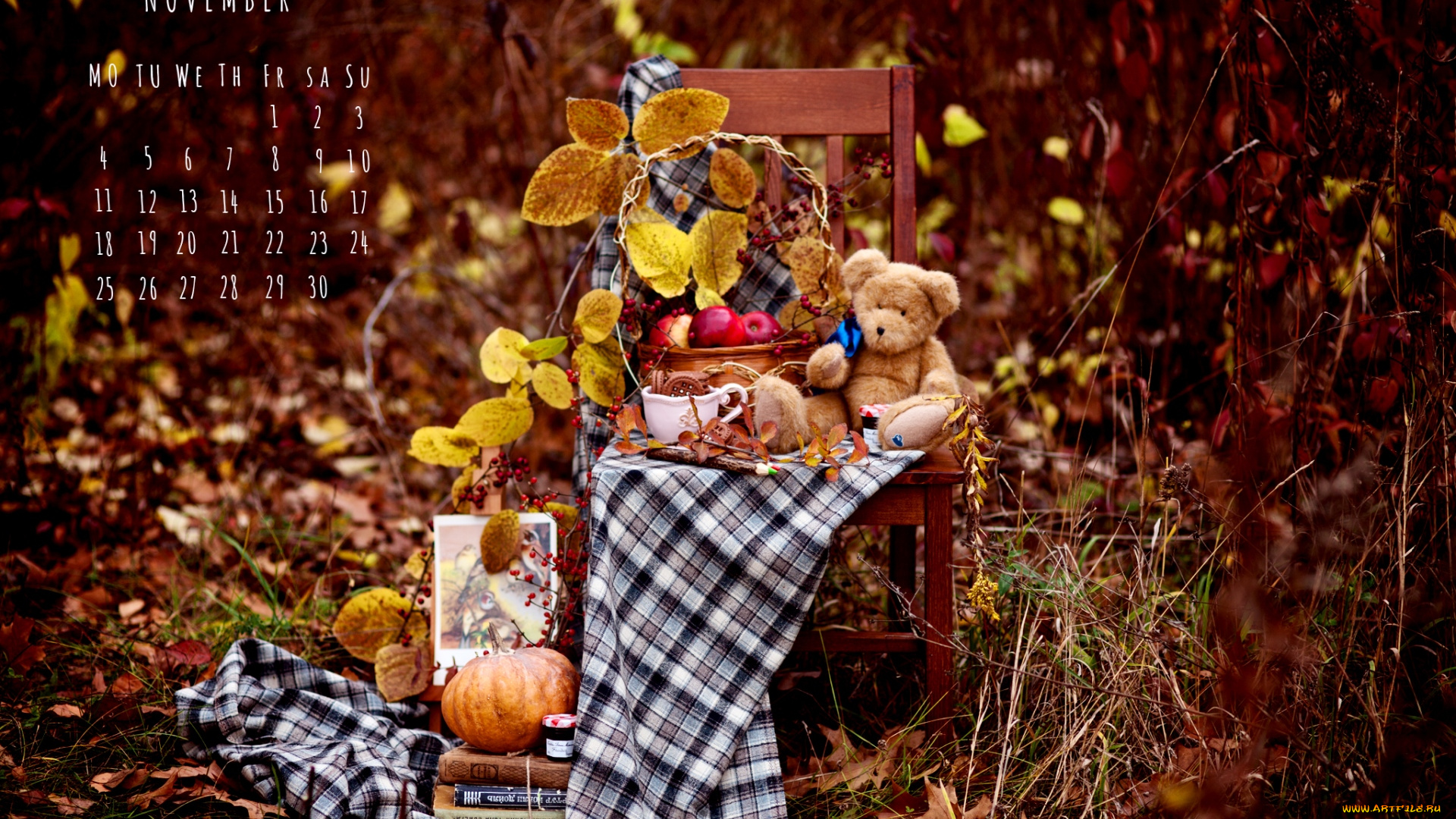 календари, игрушки, маски, мишка, стул
