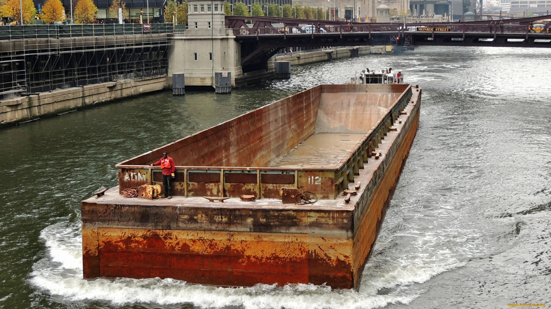 корабли, баржи, город, река, набережная, мост, баржа