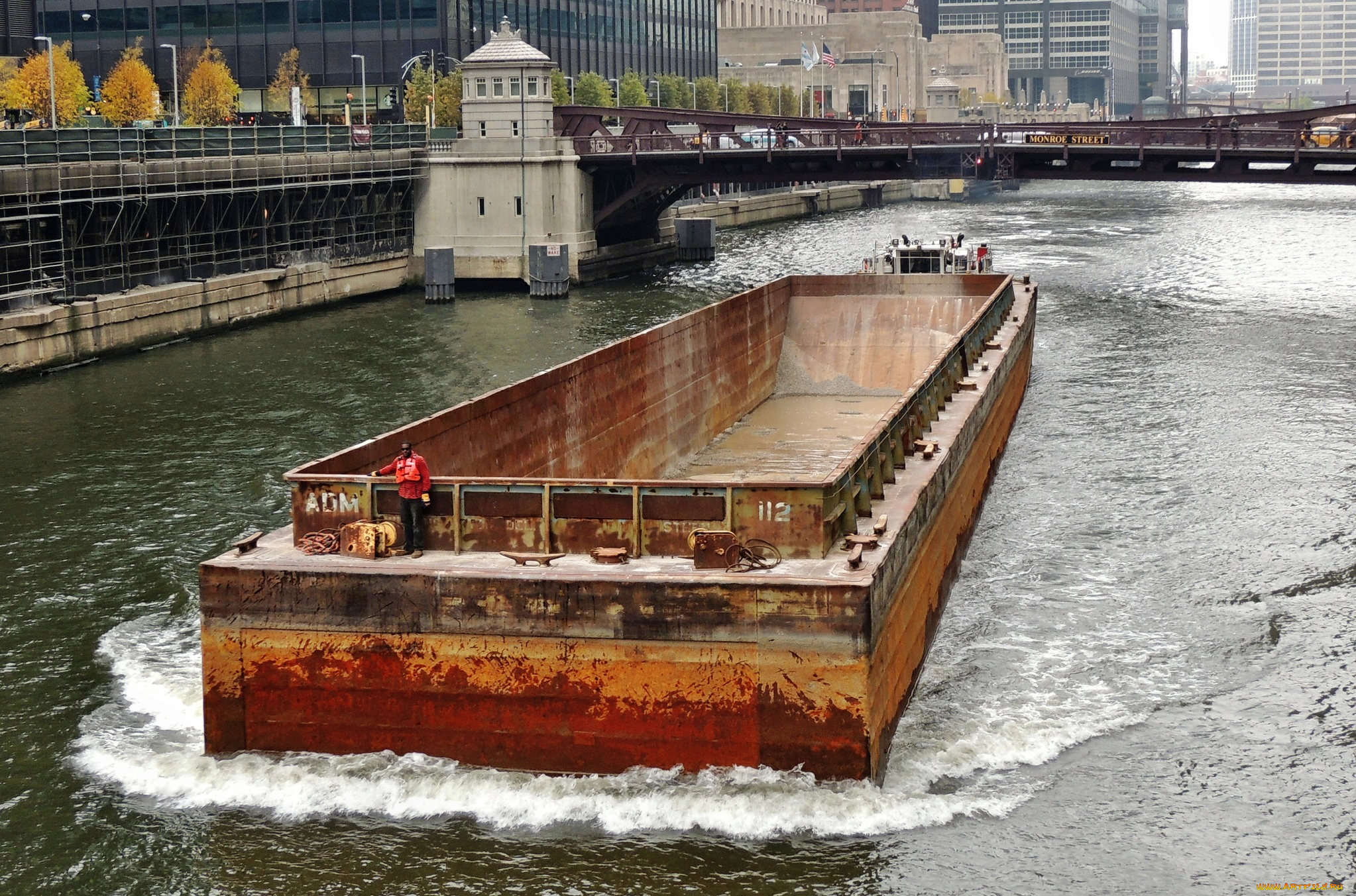 корабли, баржи, город, река, набережная, мост, баржа