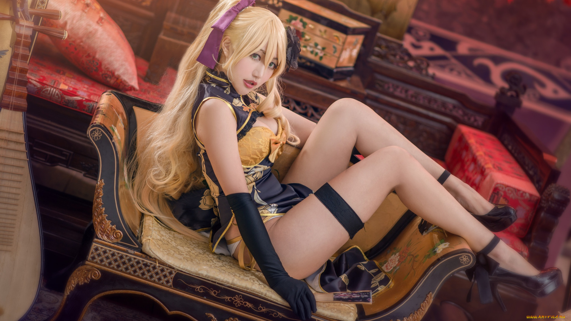 девушки, -unsort, , азиатки, перчатки, костюм, интерьер, блондинка, мебель, ноги, диван, комната, стиль, поза, секси, лицо, девушка, взгляд, азиатка, ножки, образ, подушка, наряд, туфли