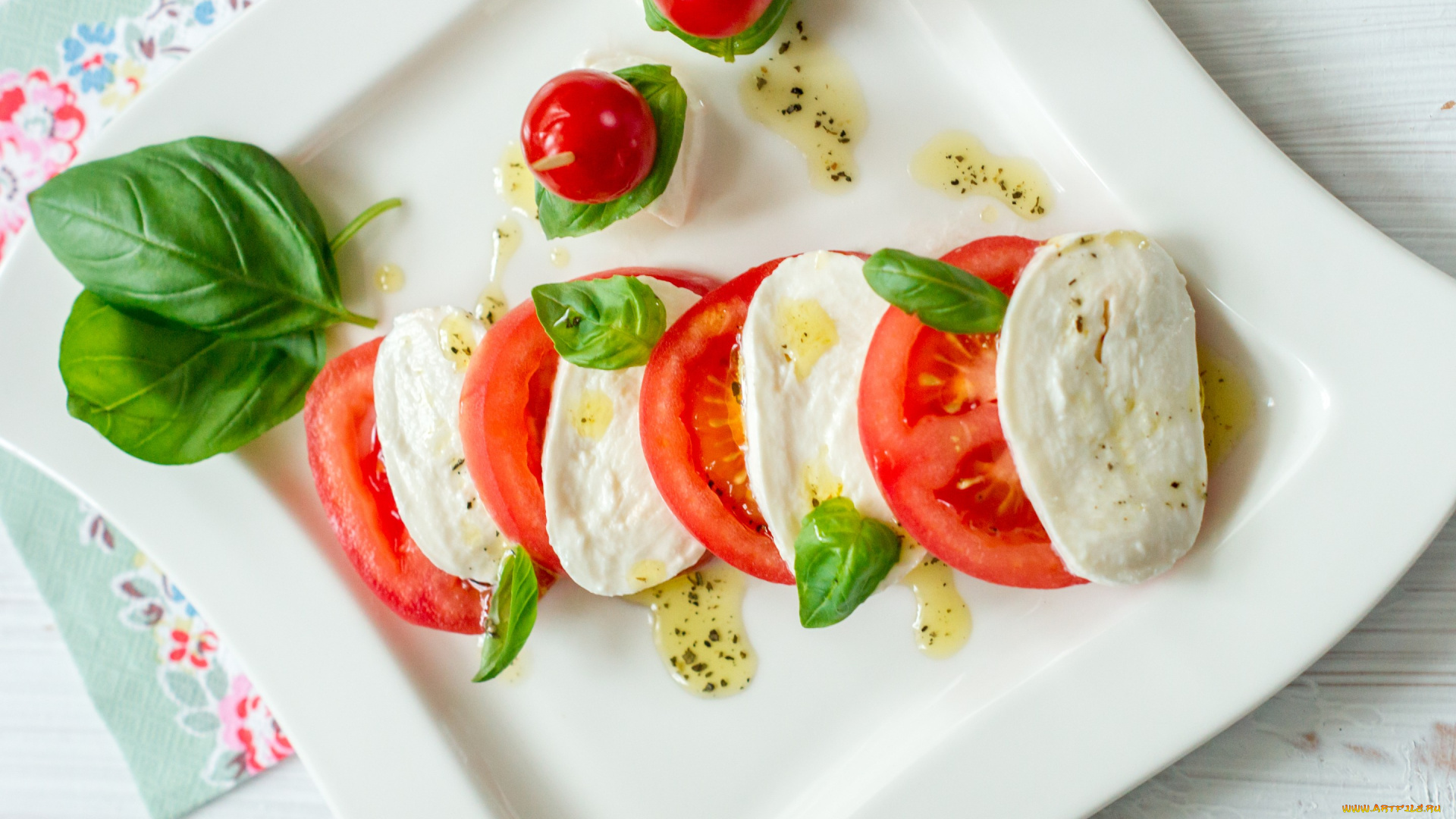 еда, салаты, , закуски, соус, помидоры, базилик, моцарелла