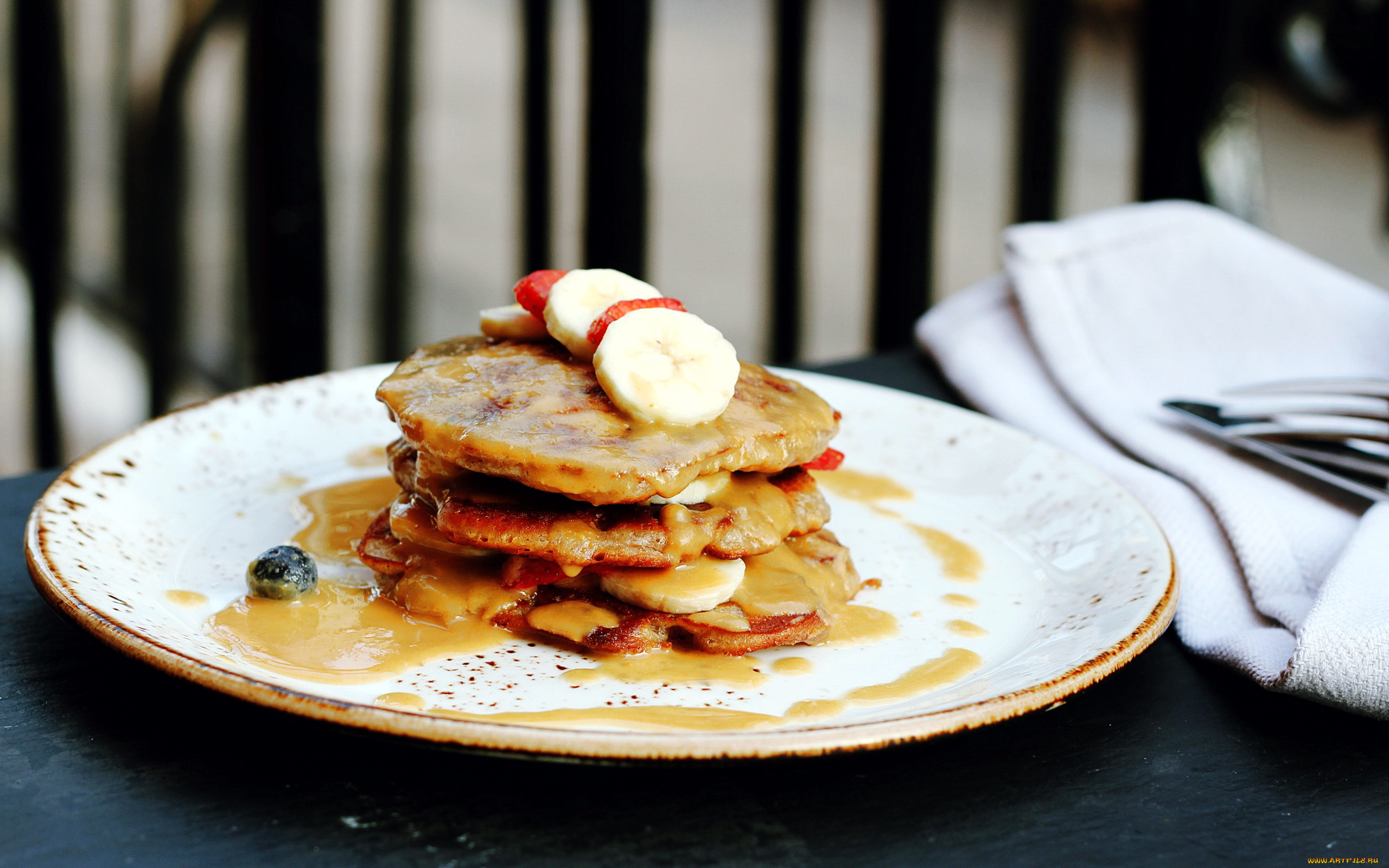 еда, блины, , оладьи, банан, блинчики, соус, клубника