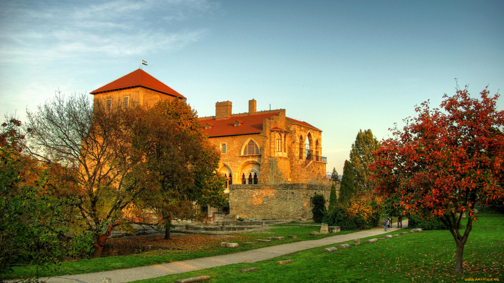 tata, castle, , hungary, города, -, дворцы, , замки, , крепости, парк, замок, венгрия, трава, деревья
