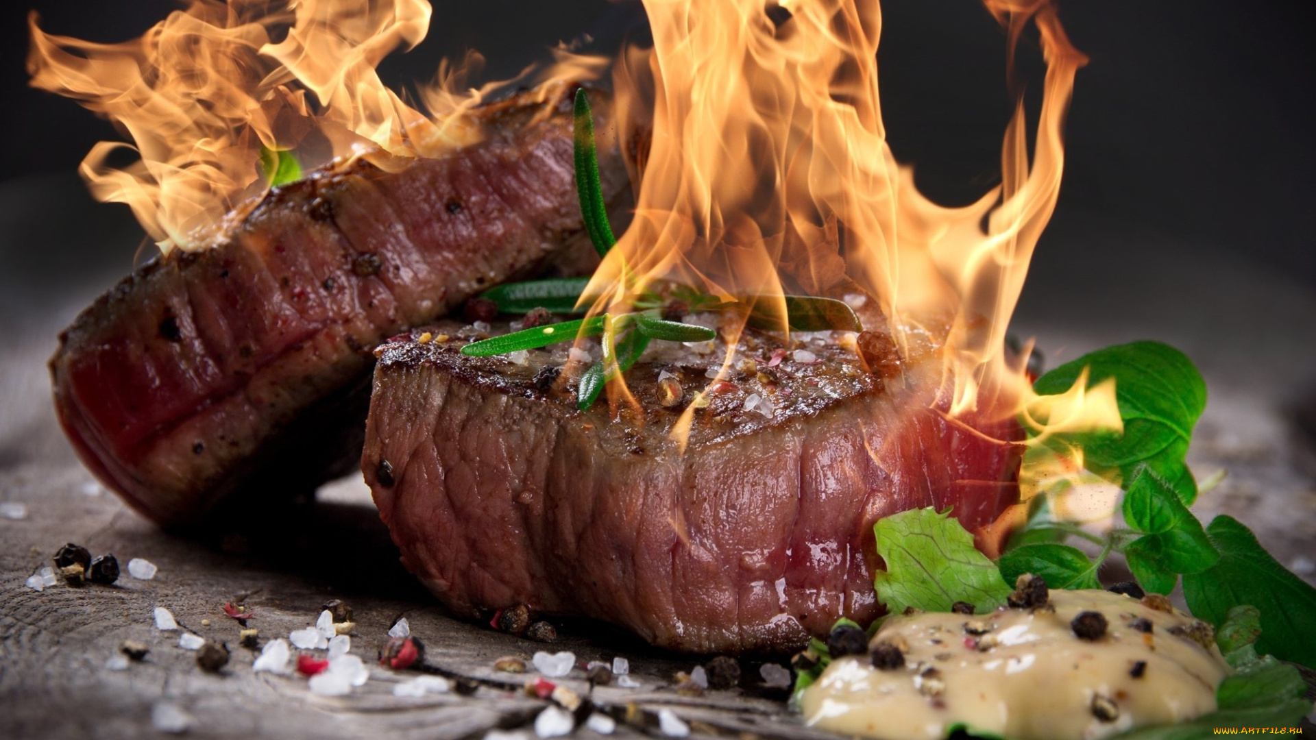 еда, мясные, блюда, перец, мята, стейк, соус, огонь