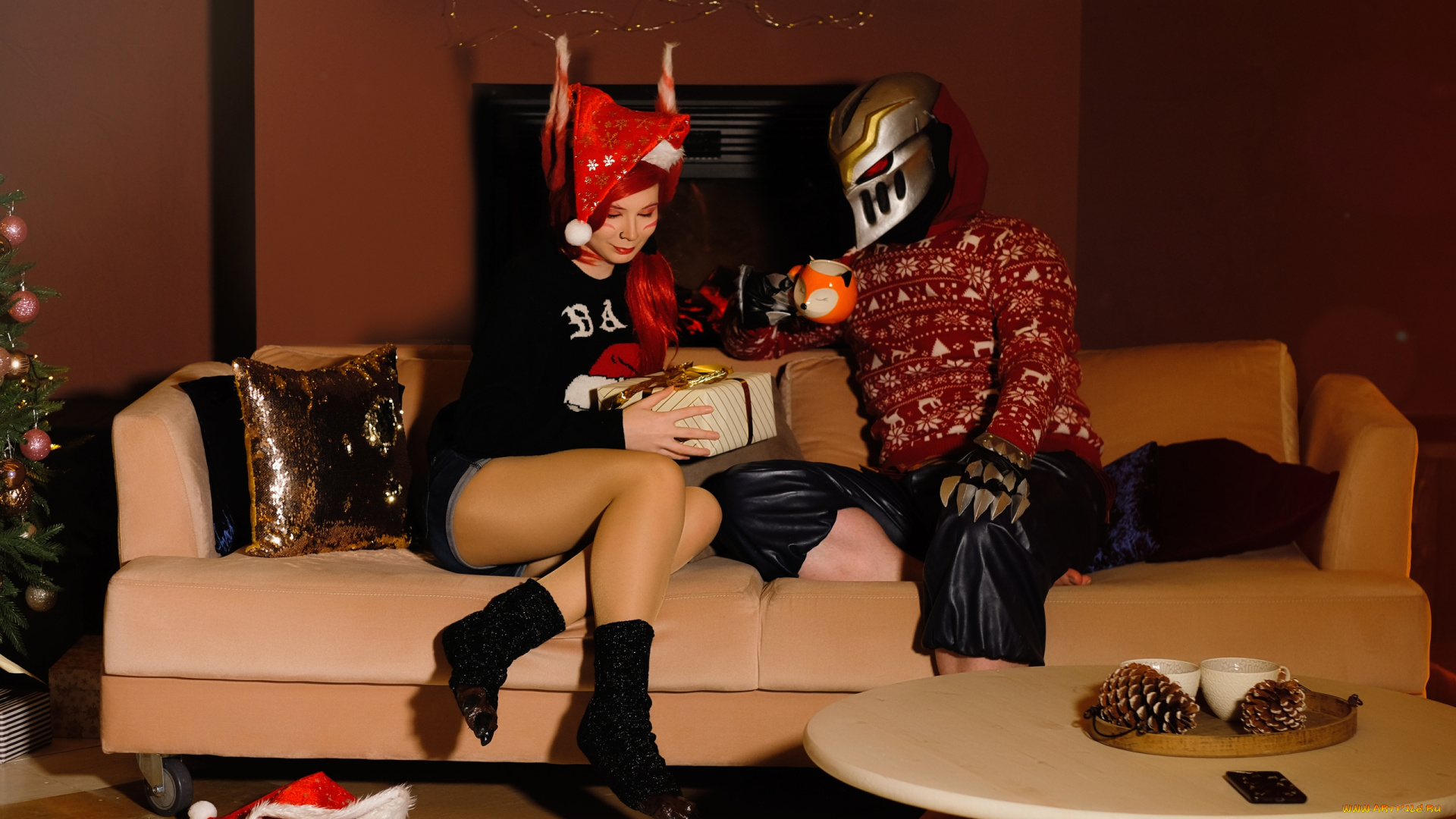 разное, маски, , карнавальные, костюмы, костюмы, маска, девушка, подарок, мужчина, диван, чашка, ёлка