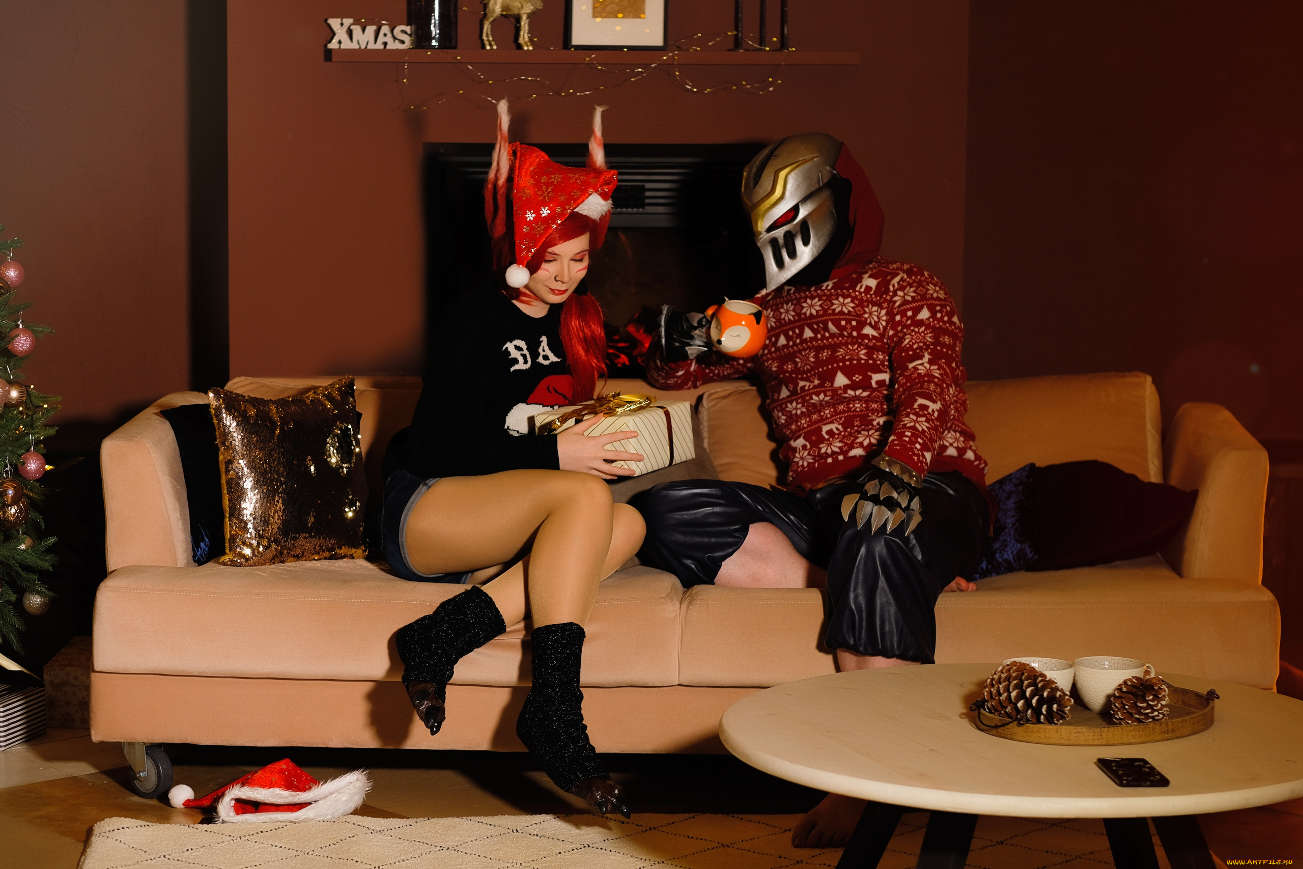 разное, маски, , карнавальные, костюмы, костюмы, маска, девушка, подарок, мужчина, диван, чашка, ёлка