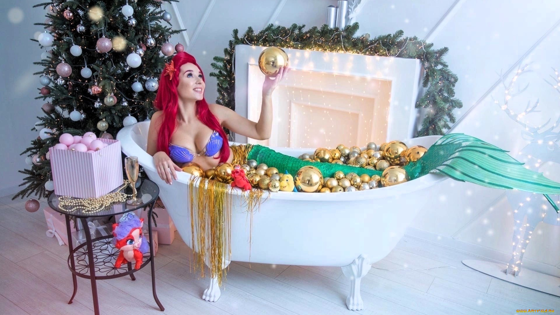 девушки, анна, шаховская, образ, косплей, наряд, костюм, русалочка, ванна, шары, ёлка, украшения, подарки, новый, год