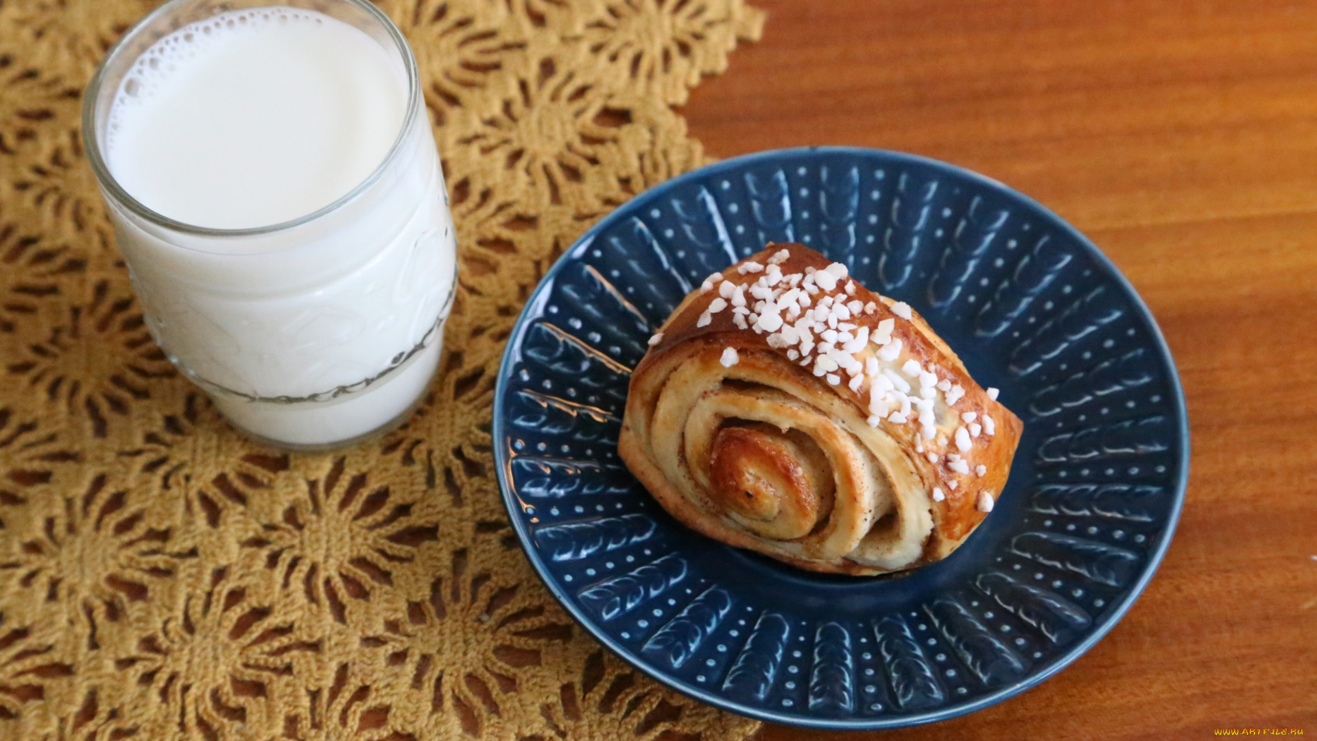 еда, хлеб, , выпечка, булочка, молоко