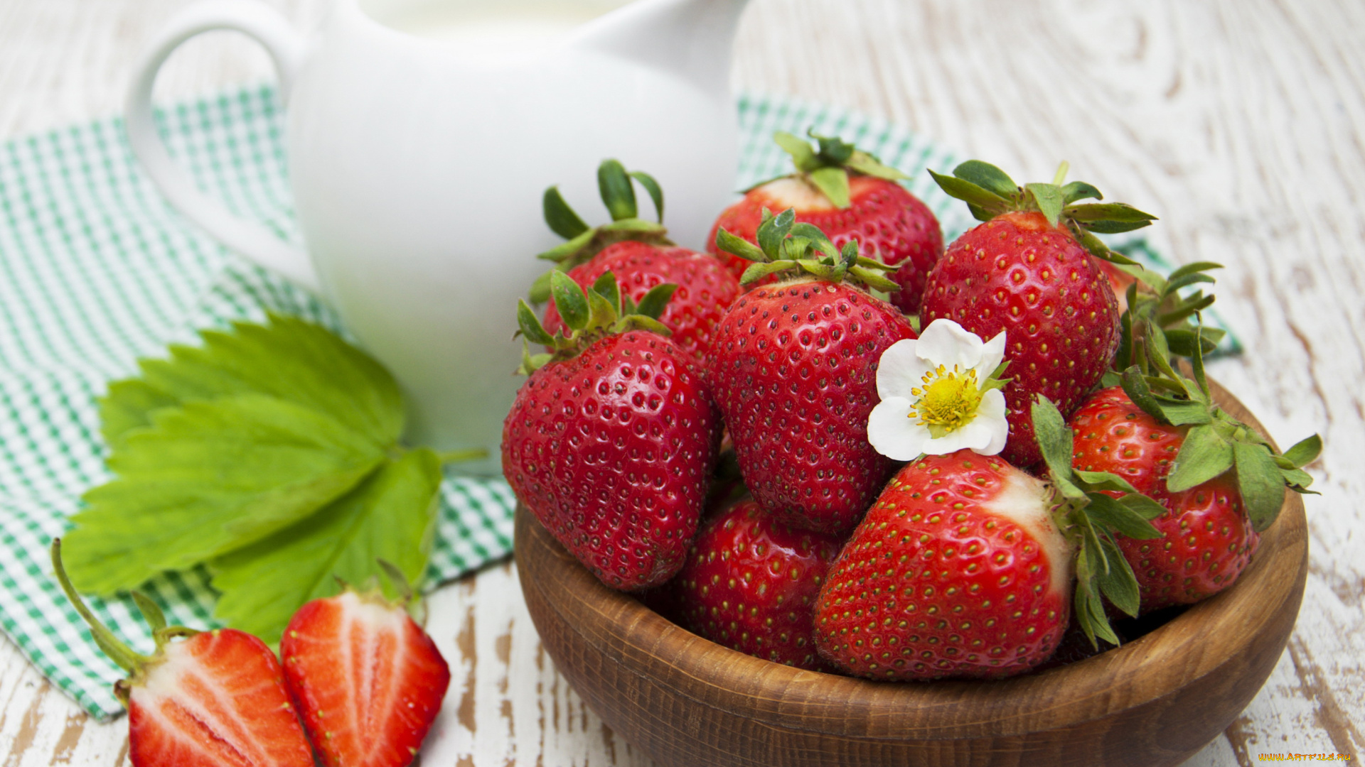 еда, клубника, , земляника, ягоды, миска, молочник