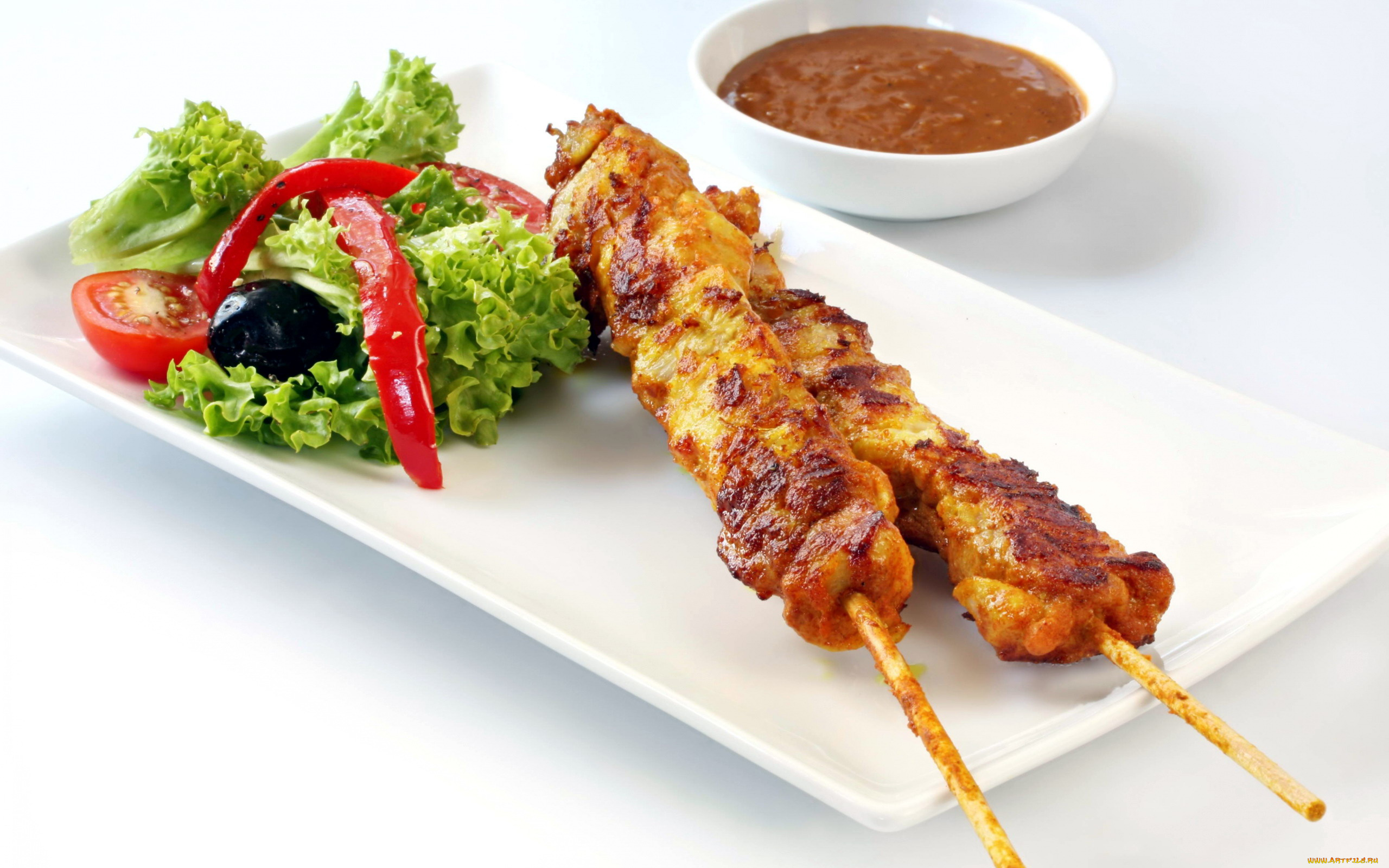 еда, шашлык, , барбекю, маслины, соус, мясо, помидоры, салат