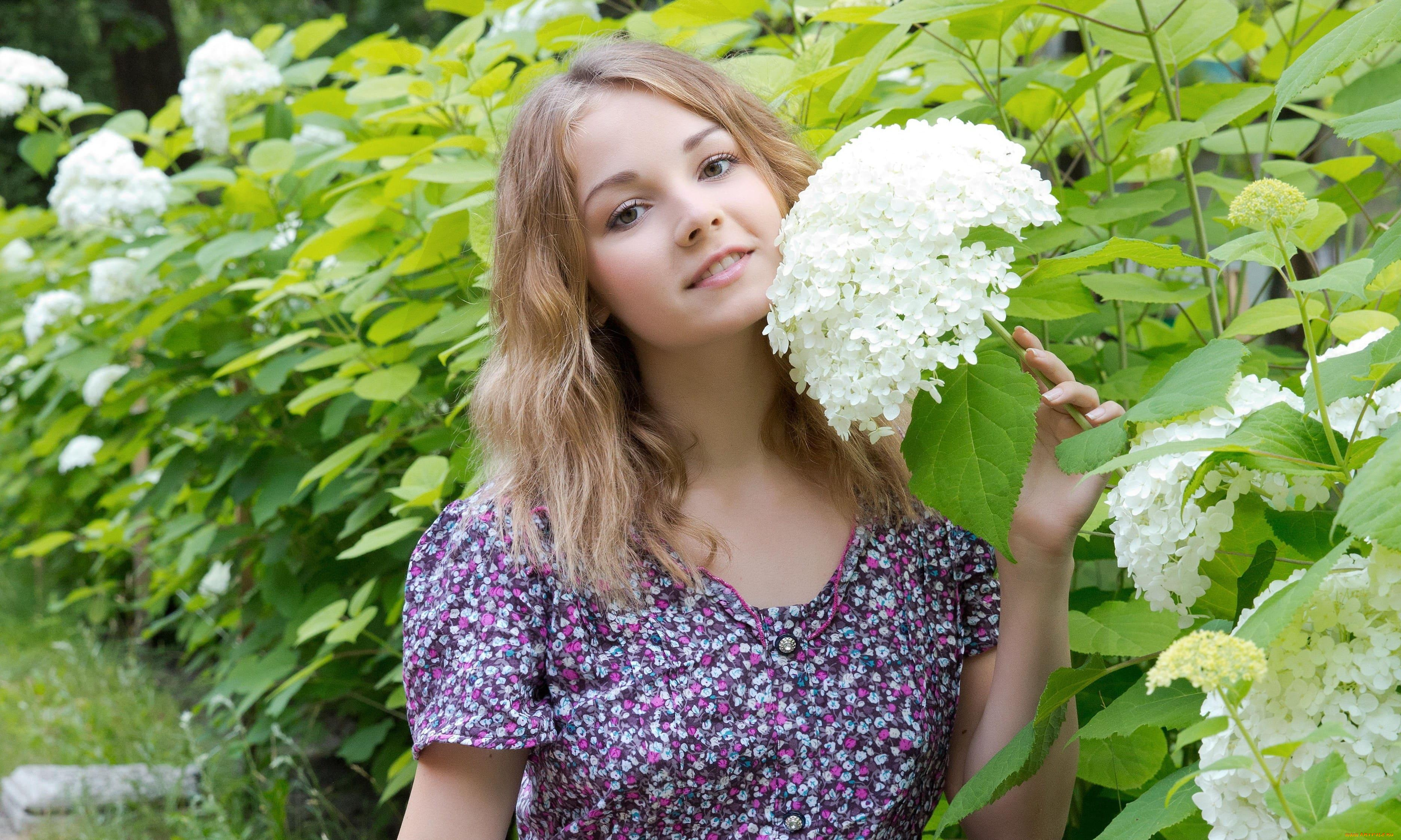 девушки, jeff, milton, джефф, милтон, цветы, улыбка, блондинка