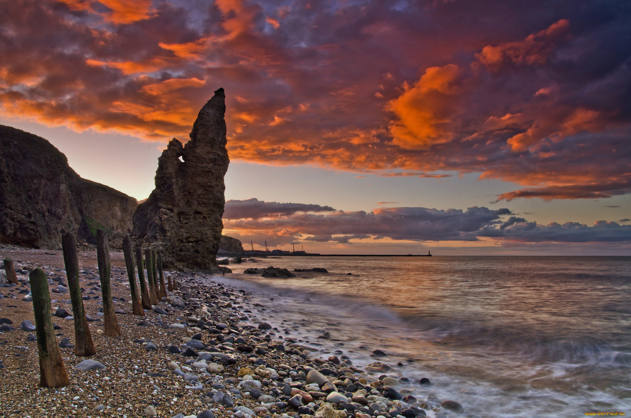 природа, побережье, океан, пляж, галька, скалы, тучи, зарево