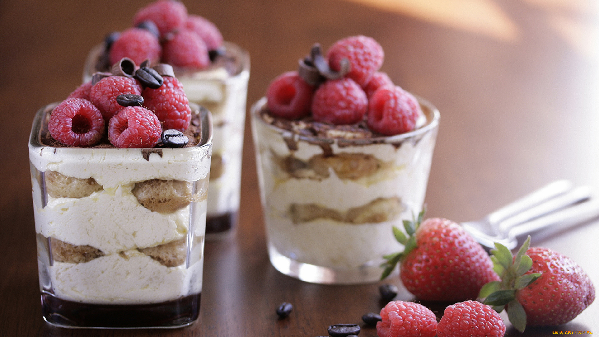 еда, мороженое, , десерты, десерт, тирамису, кофейные, зёрна, клубника, малина, ягоды