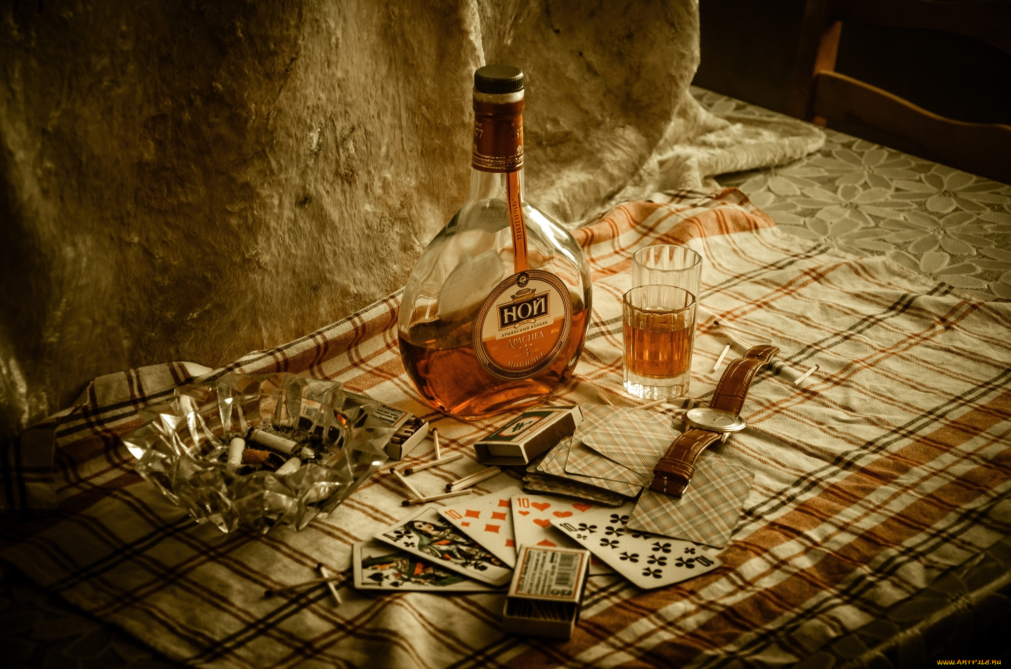 еда, напитки, коньяк, карты, часы, окурки, спички, натюрморт