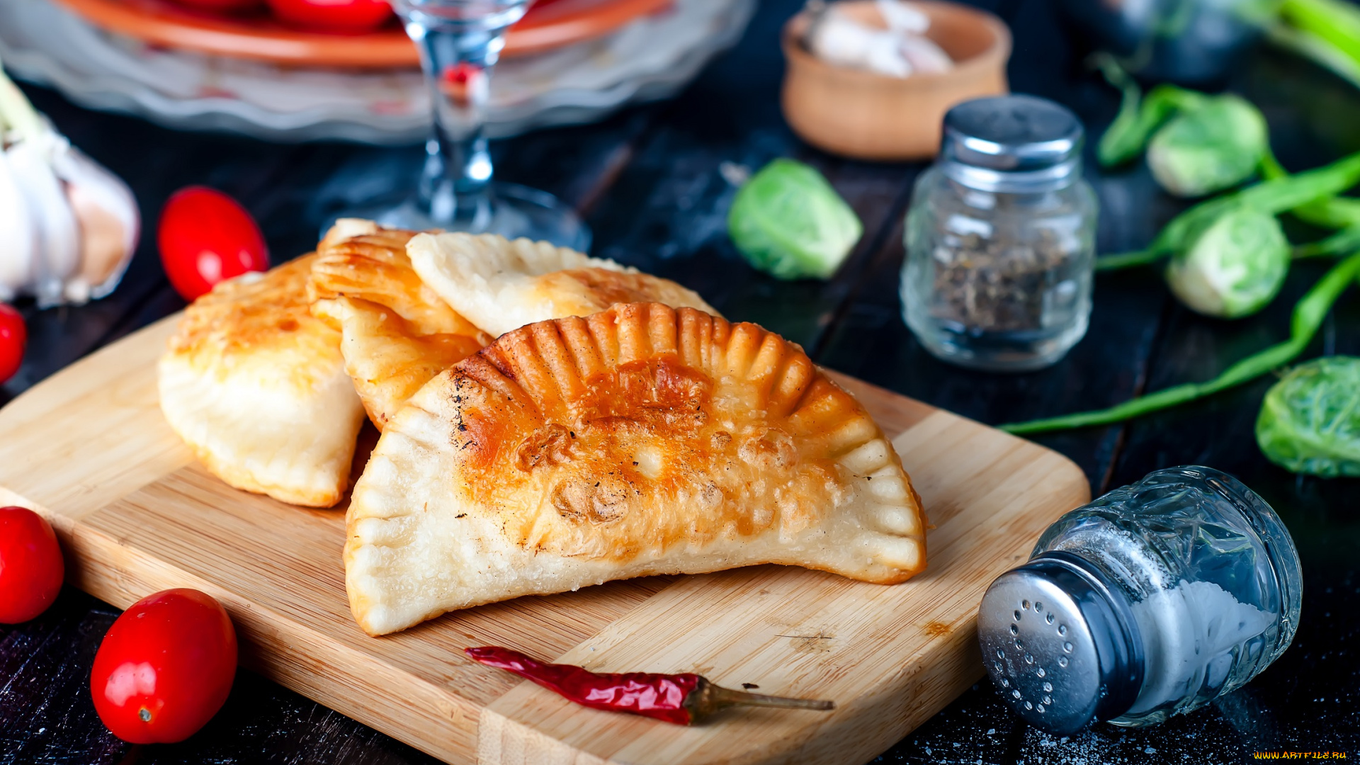 еда, разное, чебуреки, перец, соль, помидоры