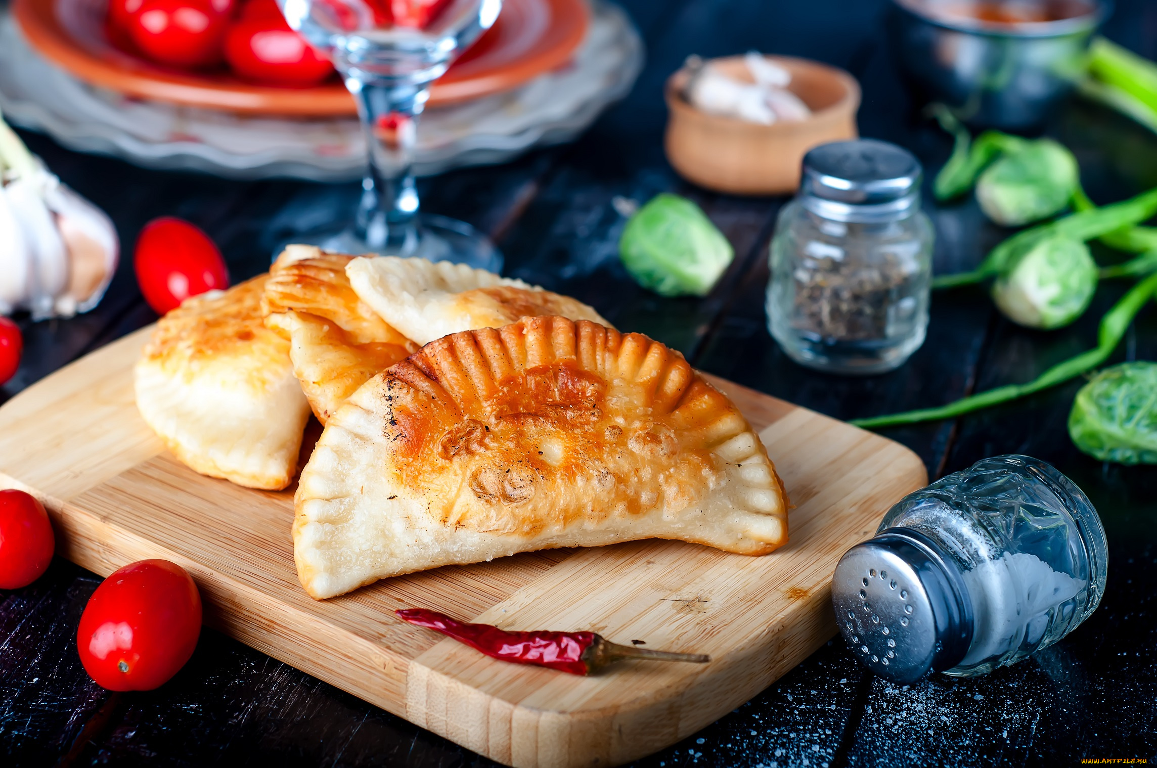 еда, разное, чебуреки, перец, соль, помидоры