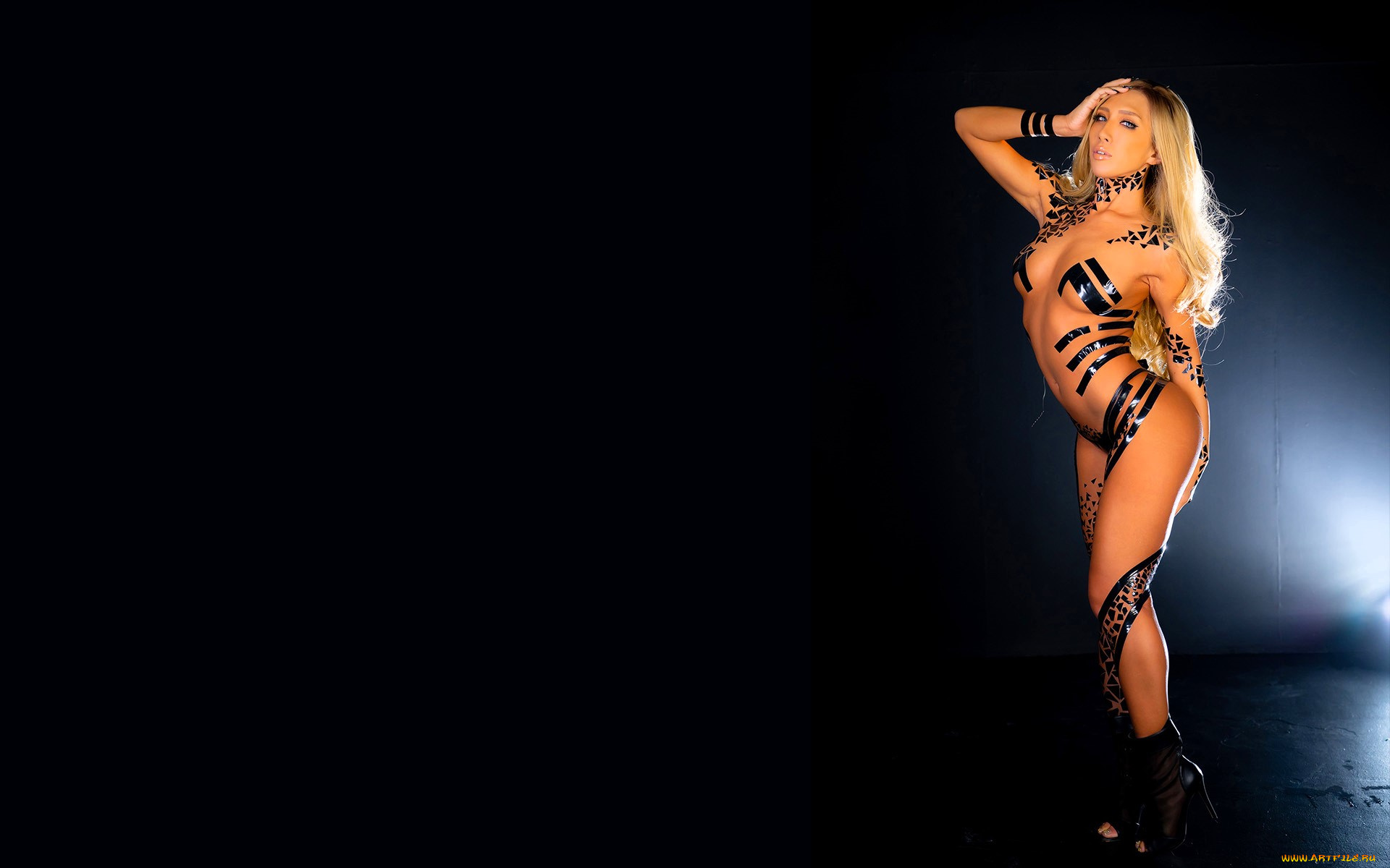 девушки, nonsummerjack, блондинка, лента, узор, каблуки, свет