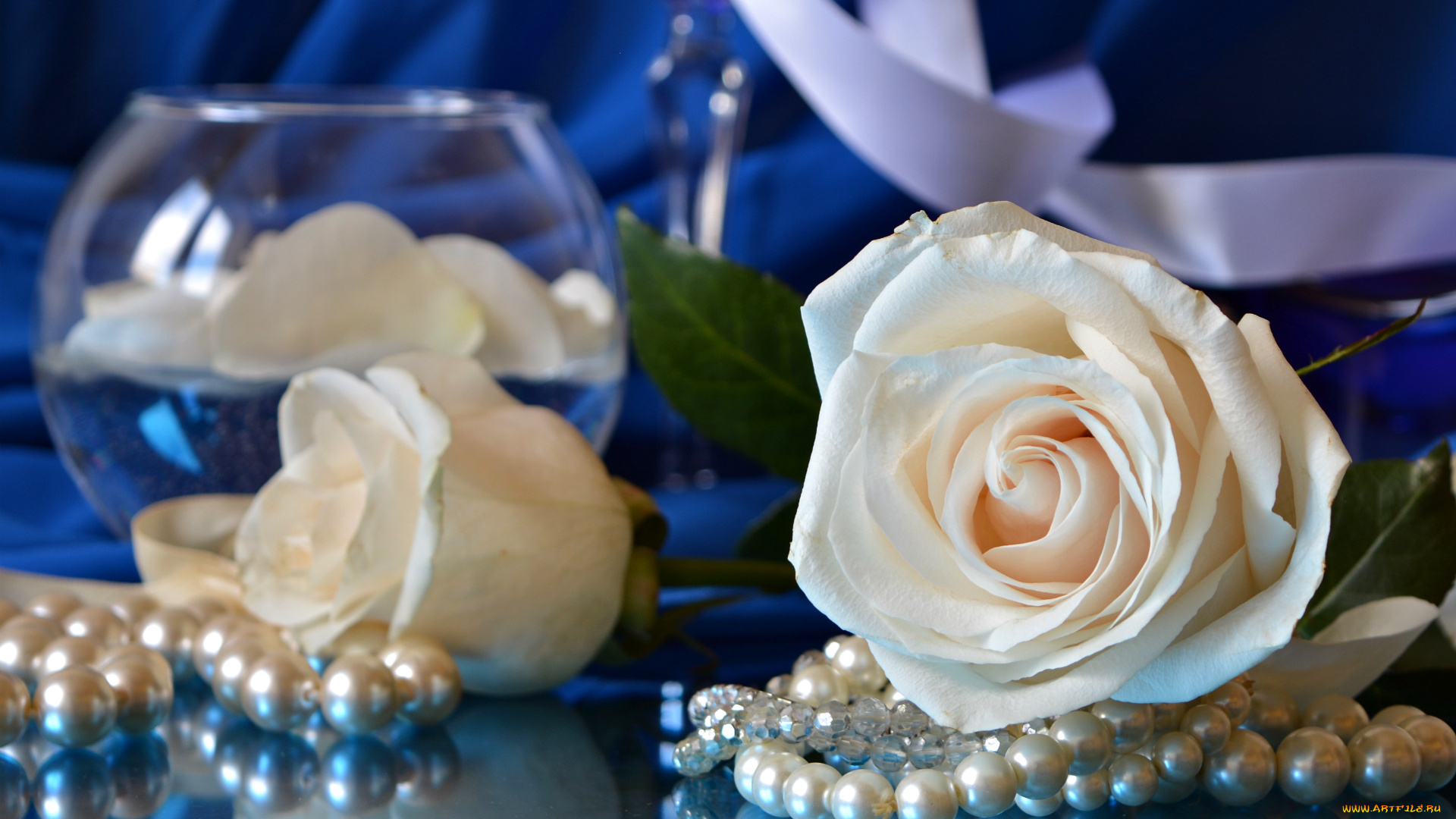 цветы, розы, бусины, белые, ожерелье, ваза, бутоны