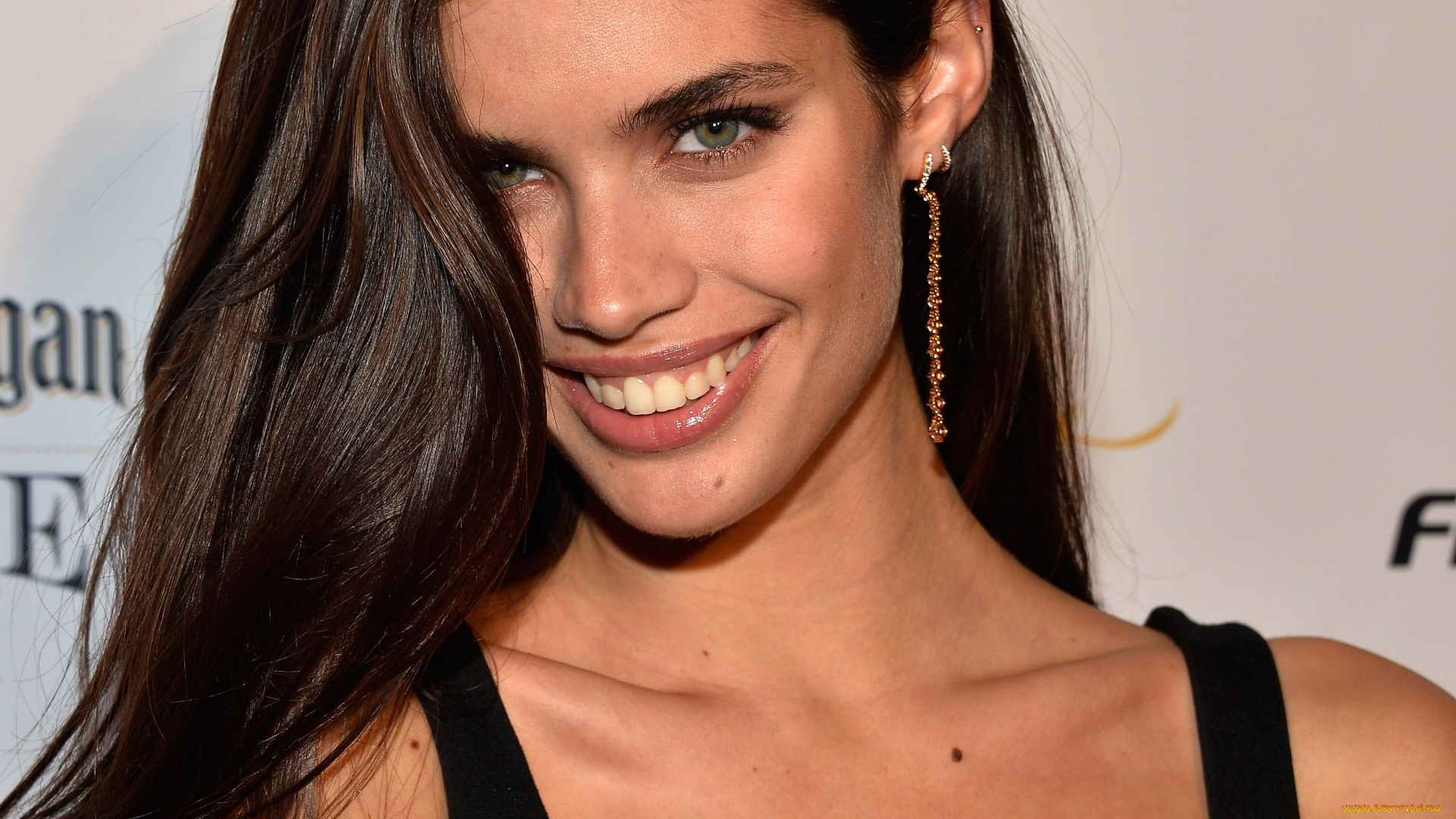 девушки, sara, sampaio, улыбка, лицо, модель, сара, сампайо, серьги, майка